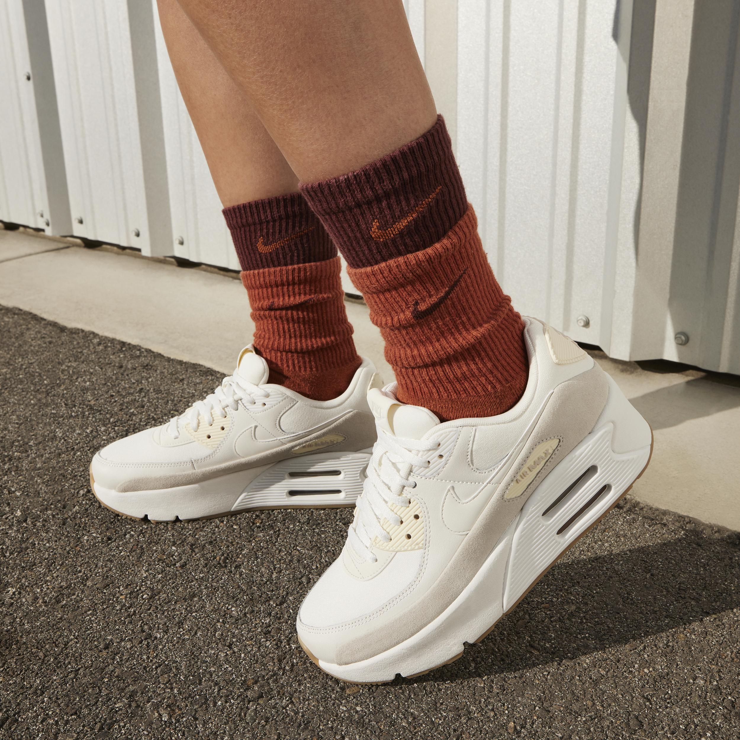 Nike Air Max 90 LV8 Women's Shoes Product Image