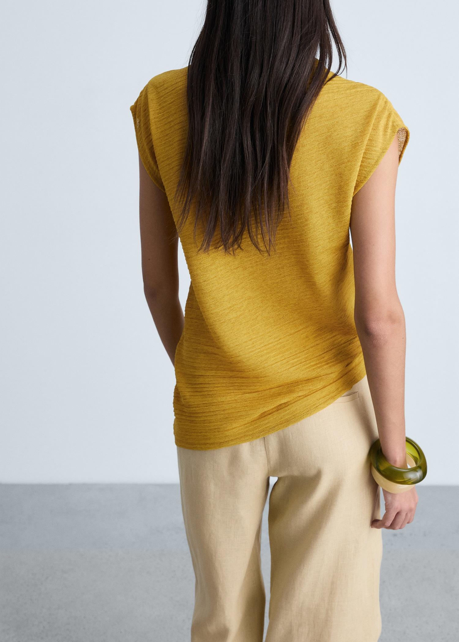 Asymmetrical textured top - Women | MANGO USA Product Image