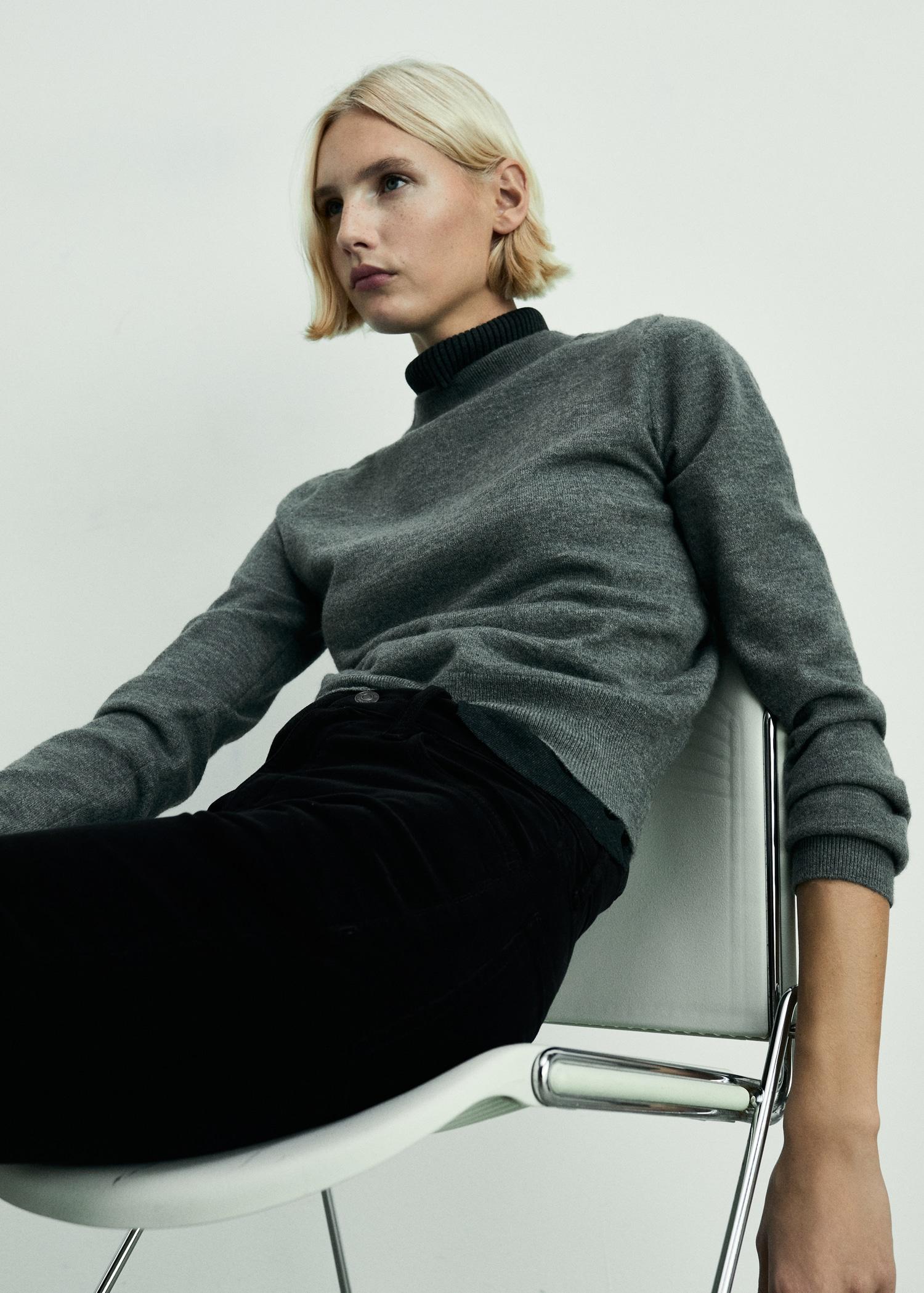 Sienna flared cropped corduroy jeans - Women | MANGO USA Product Image