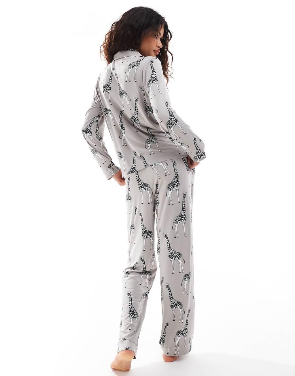 Chelsea Peers giraffe print long sleeve camp shirt and pants pajama set in gray Product Image