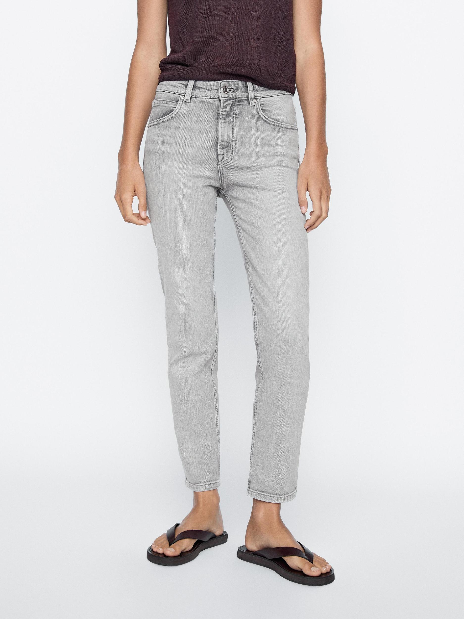 Mid-rise slim fit jeans Product Image