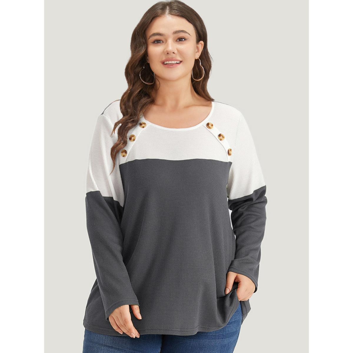 Plus Size Colorblock Contrast Button Detail Crew Neck T-shirt Gray Women Casual Contrast Plain Round Neck Dailywear T-shirts BloomChic 10/M Product Image