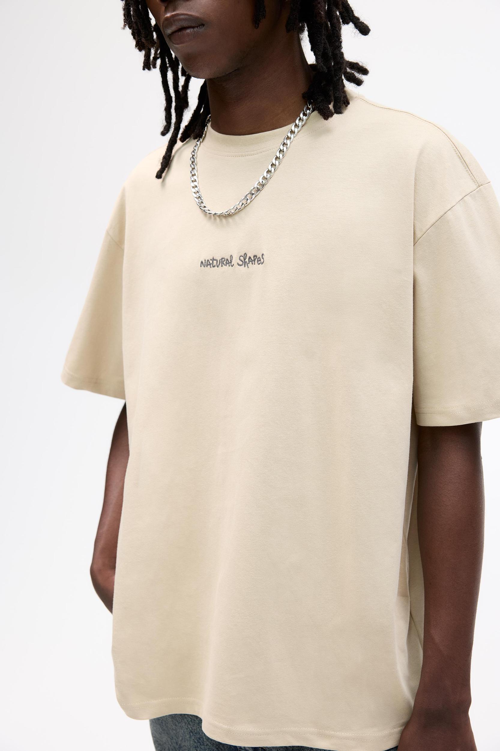 Embroidered graphic T-shirt Product Image