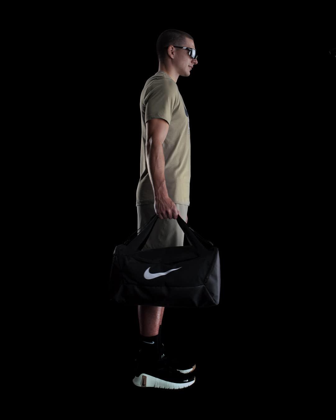 Nike Men's Fitness T-Shirt Product Image