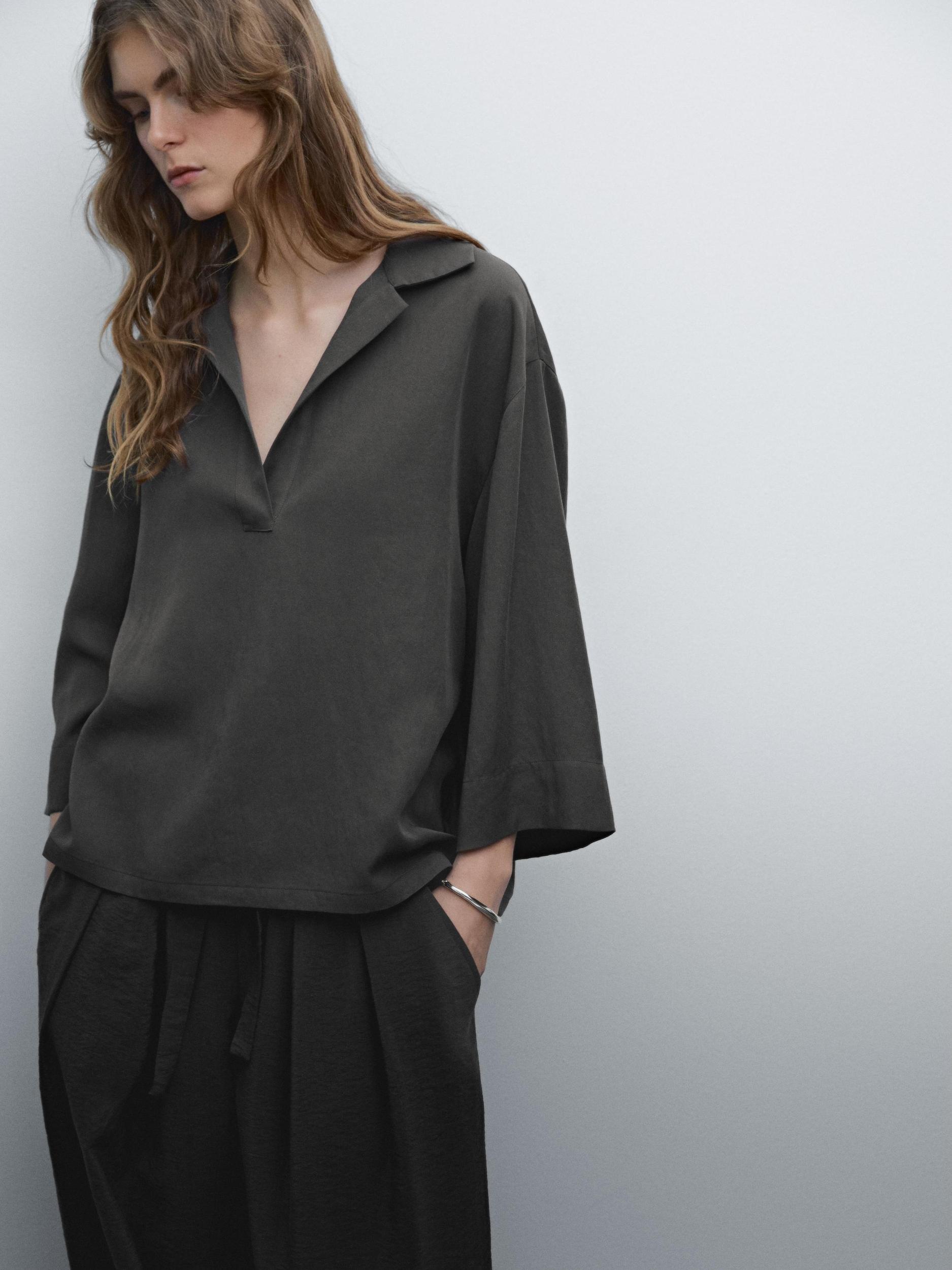 Flowing shirt with polo collar Product Image