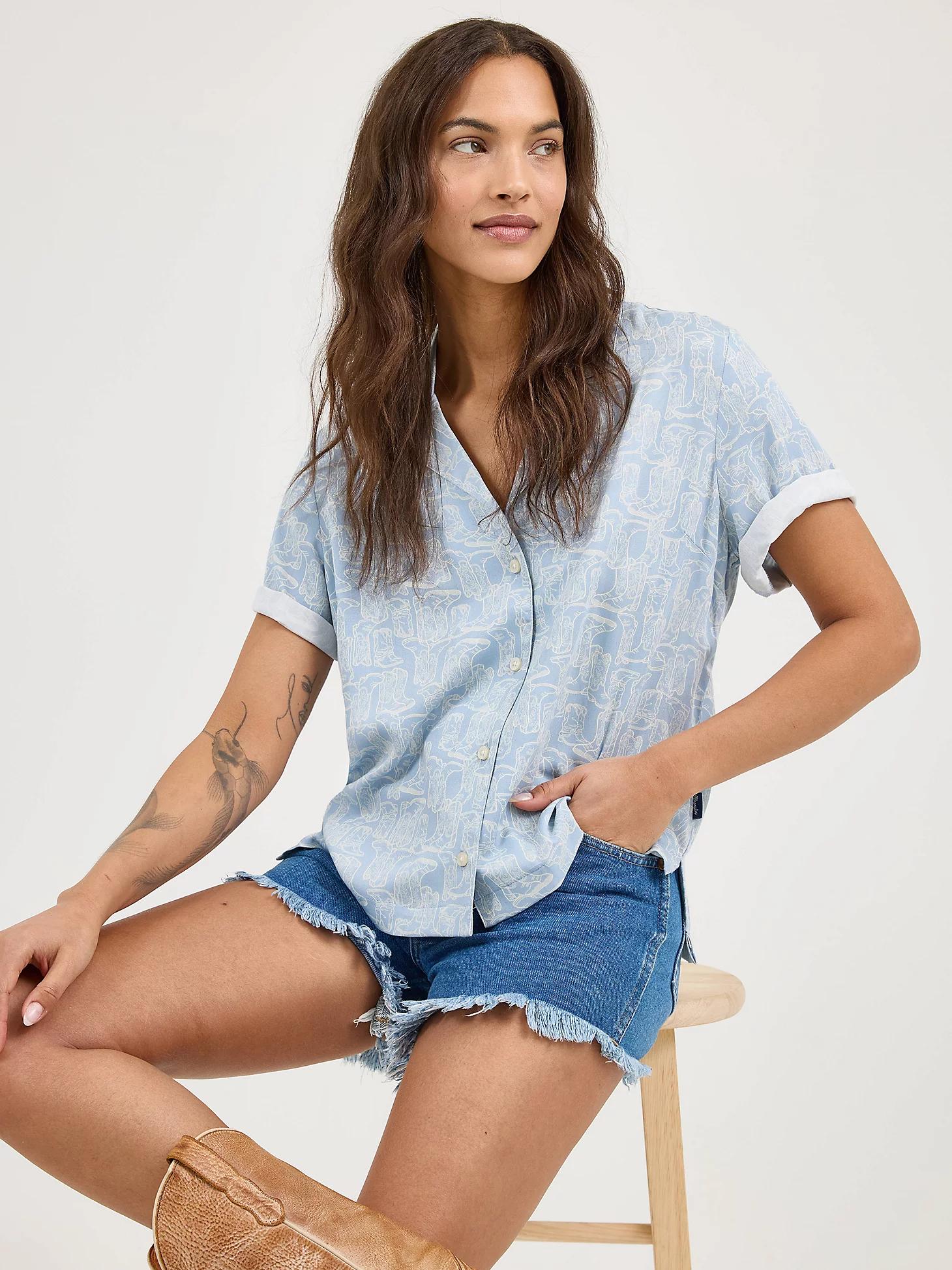 Women's Wrangler Retro® Cowgirl Camp Shirt in Ditsy Cowboy Product Image