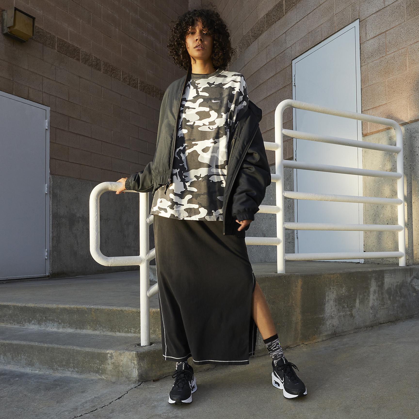 Nike Air Max INTRLK Women's Shoes Product Image