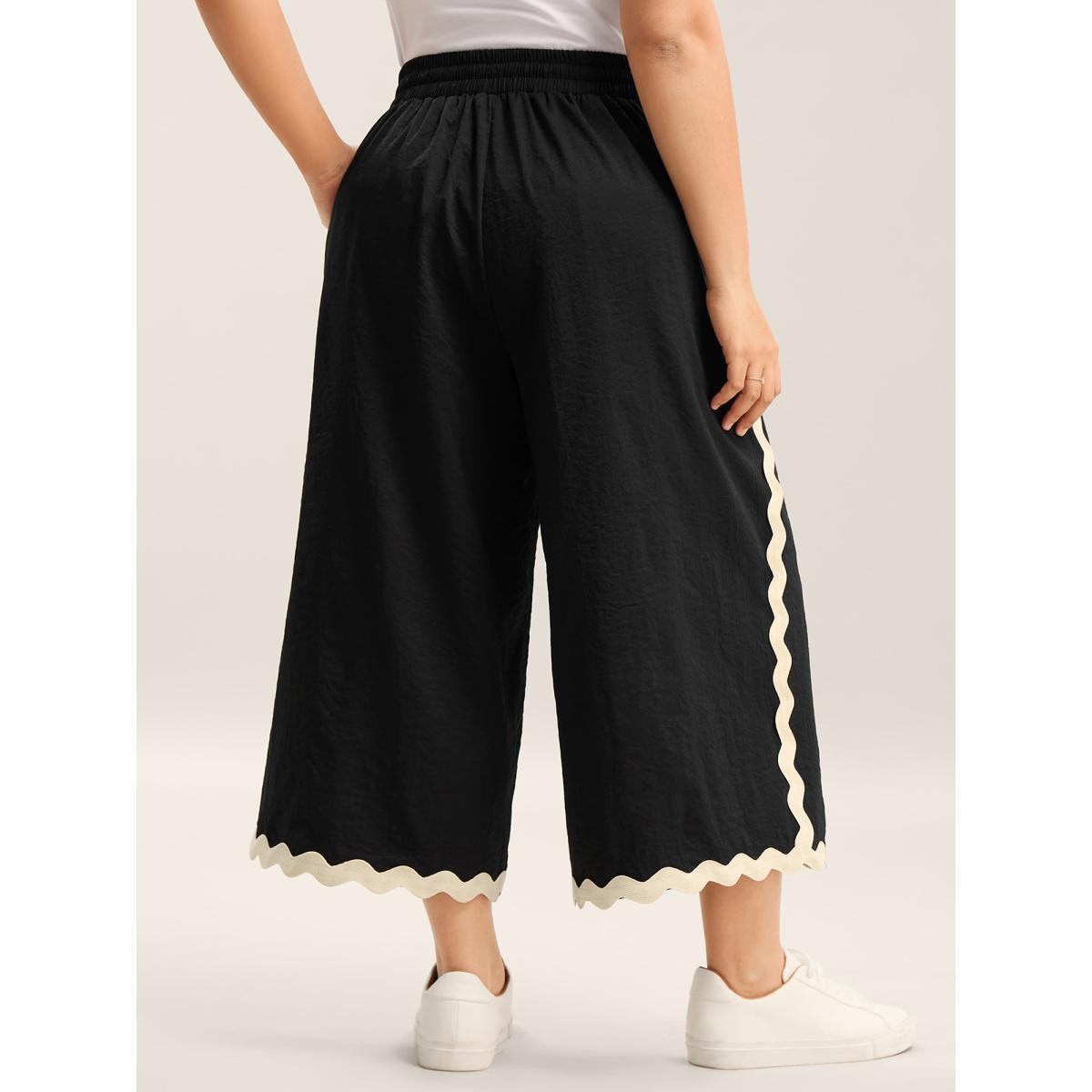 Plus Size Color Contrast Detail Wide-Leg Pants Women Black Casual Wide Leg Mid Rise Everyday-Casual Pants BloomChic 26/4X Product Image
