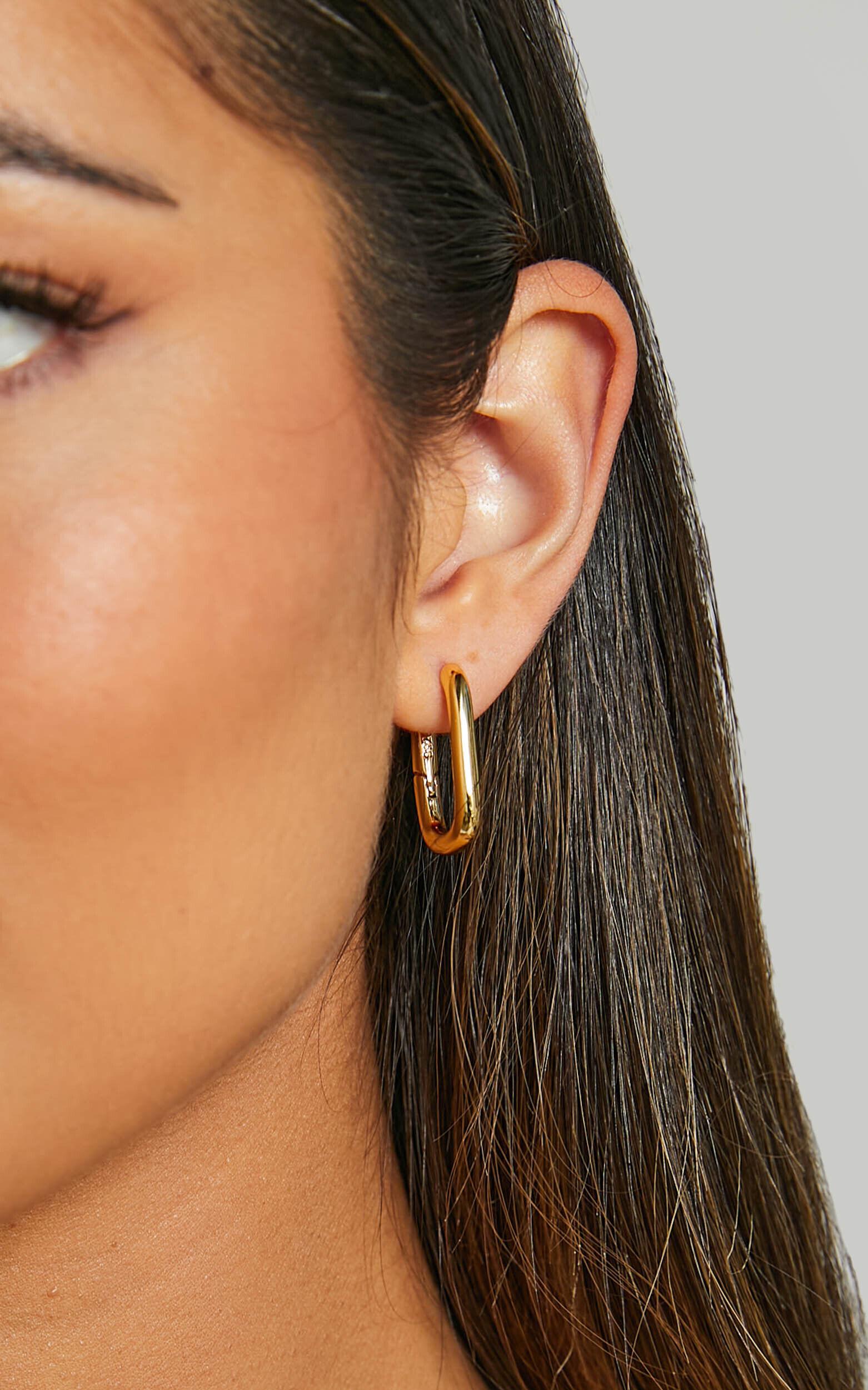 Toni Earrings in Gold Product Image