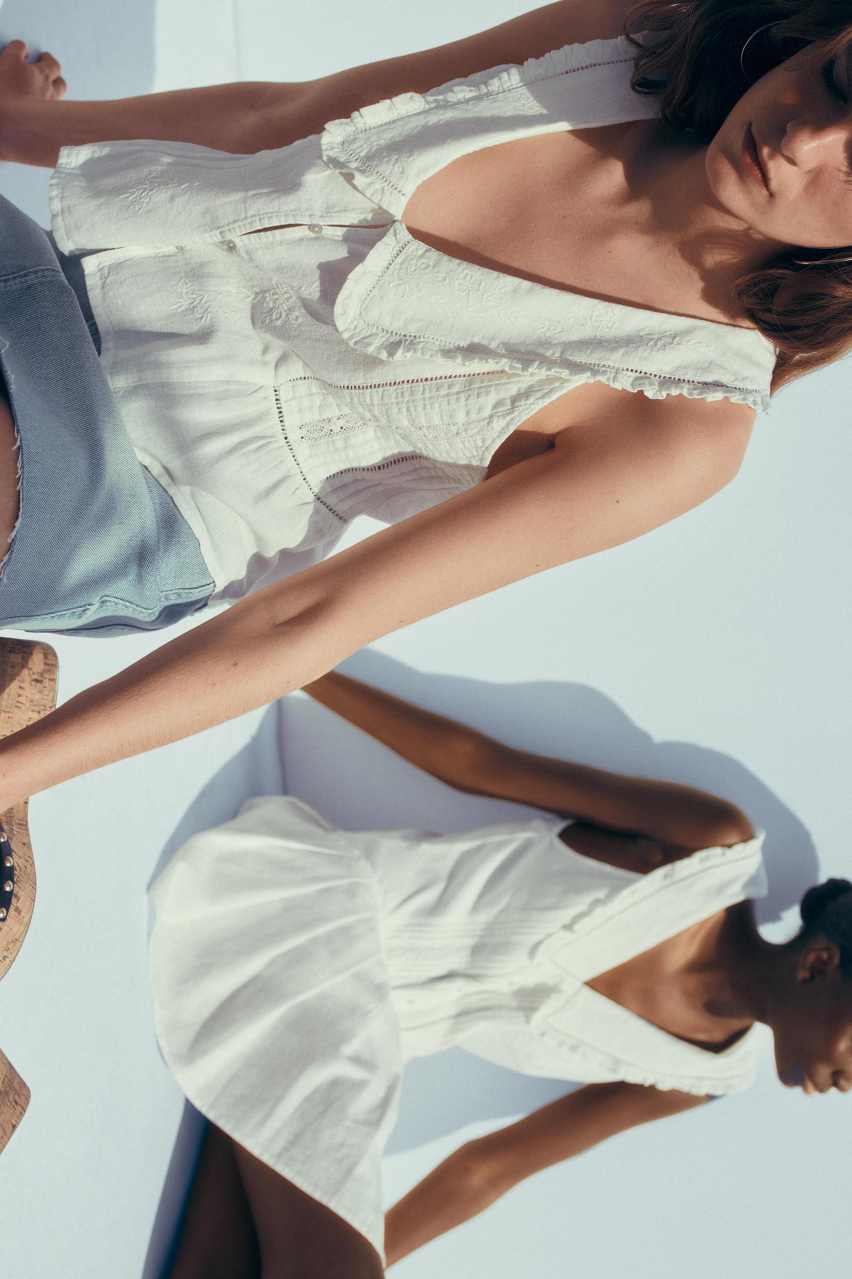 EMBROIDERED PETER PAN COLLAR TOP Product Image