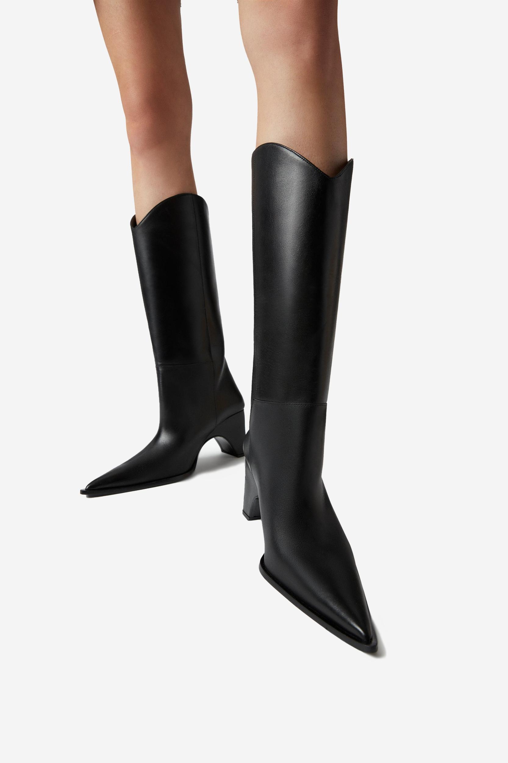 Cowboy Bridge Boot Product Image