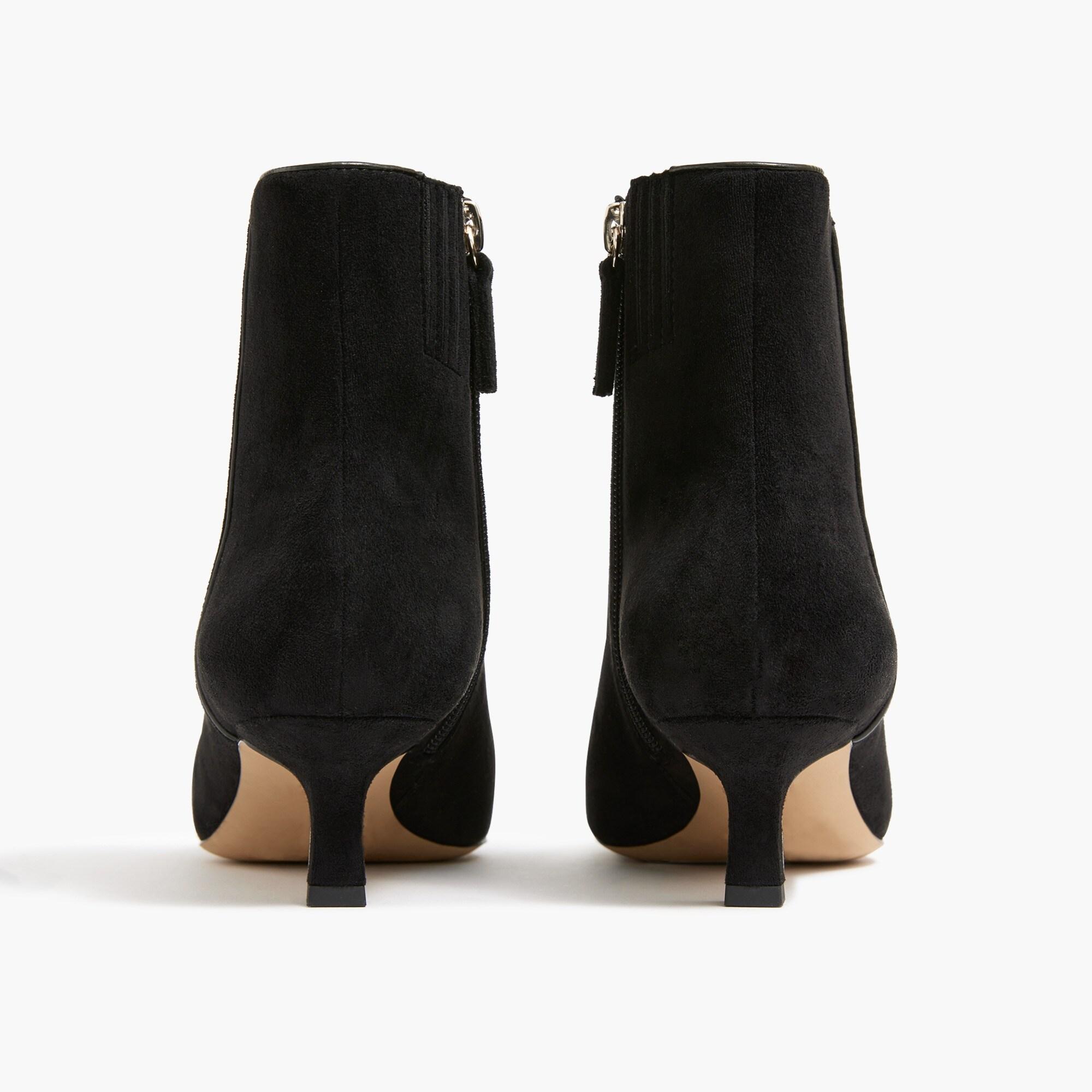 Pointy-toe boots Product Image
