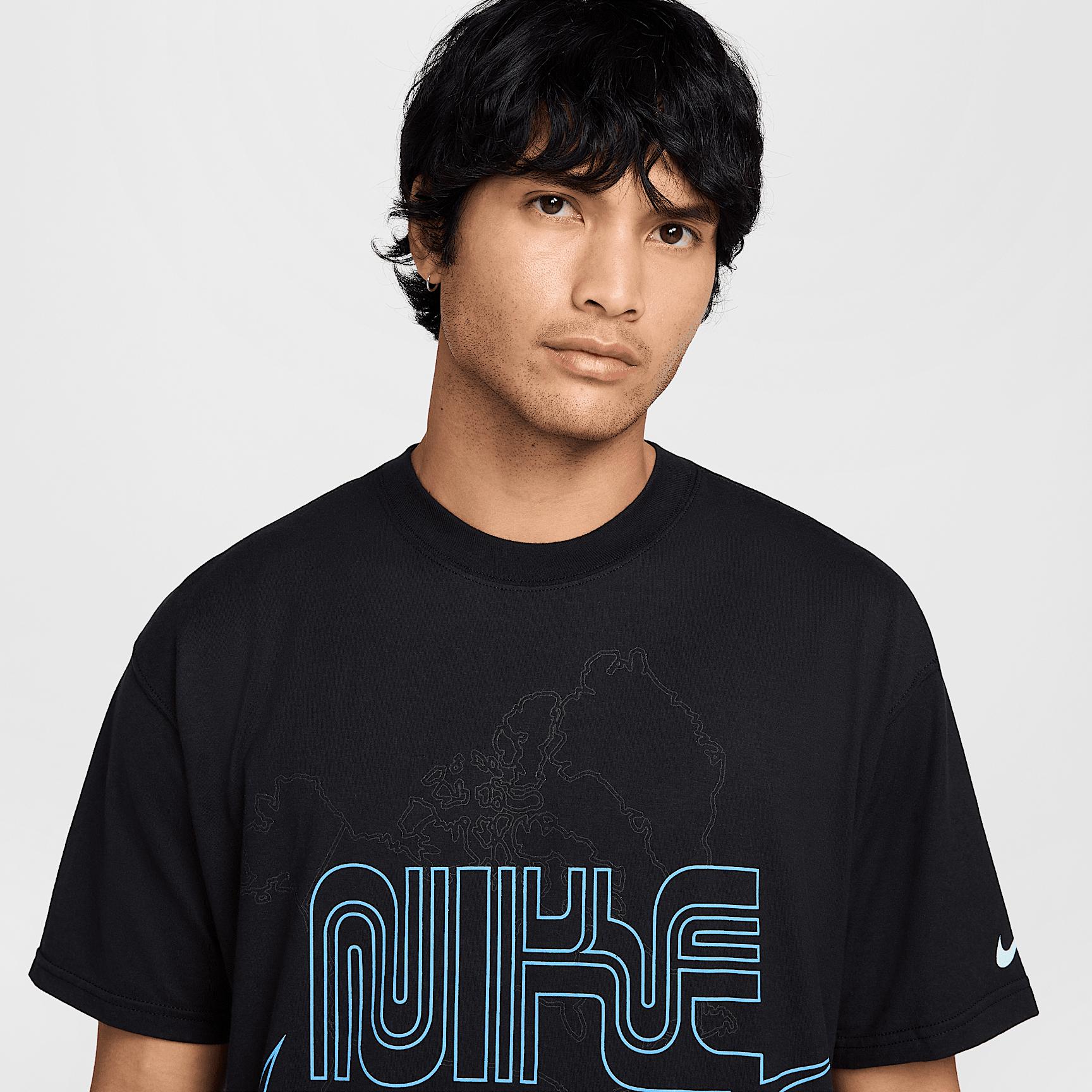 Nike Sportswear Men's Max90 T-Shirt Product Image