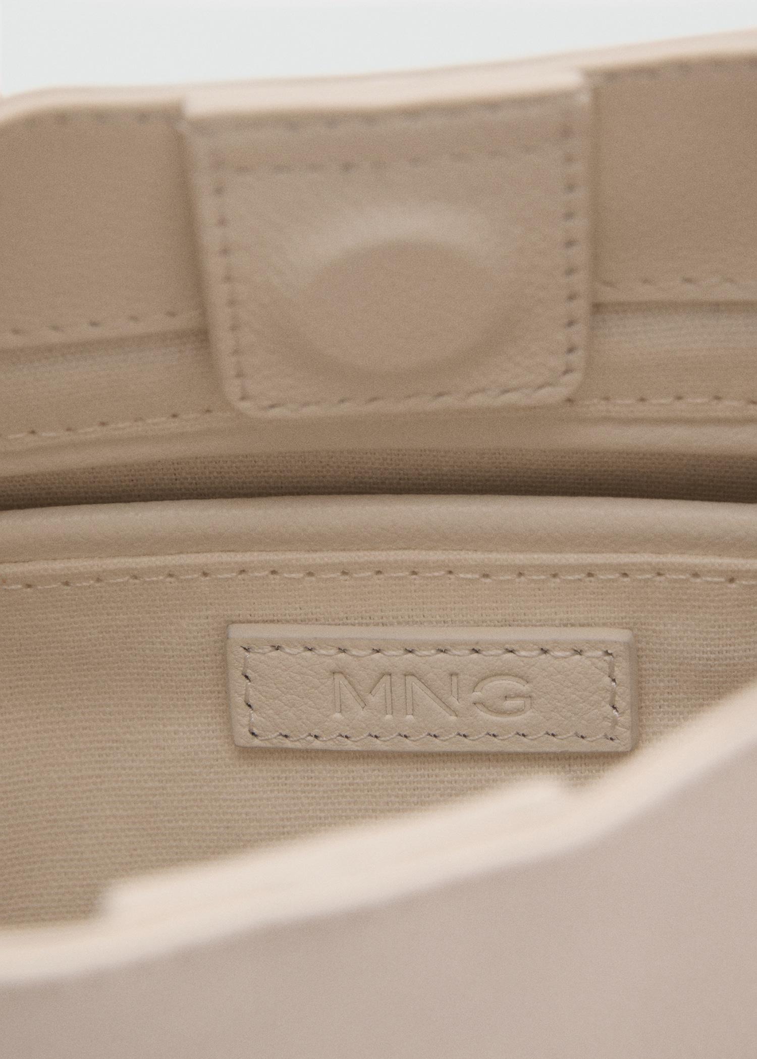 Leather shoulder bag with metal handle - Women | MANGO USA Product Image