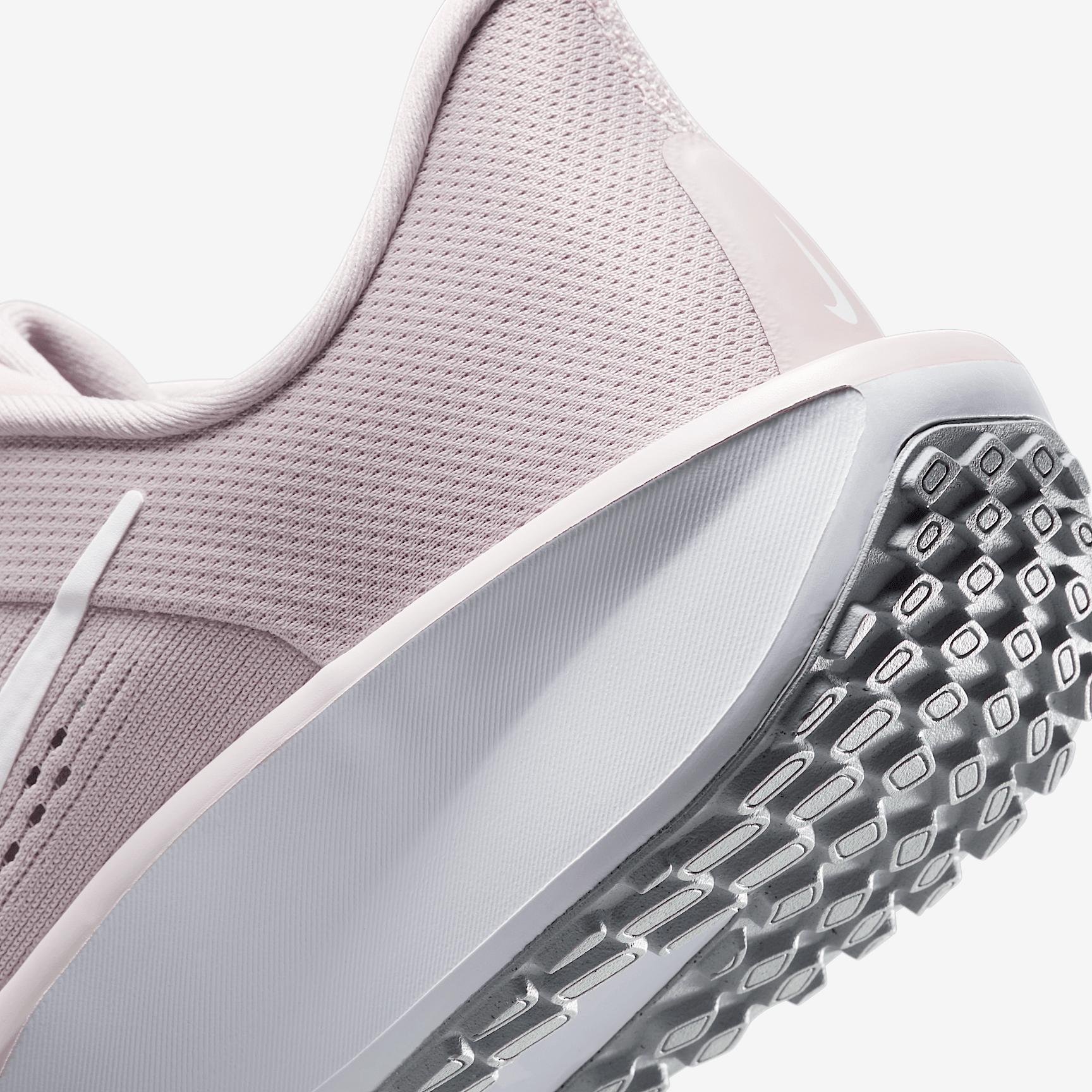 Nike Quest 6 Women's Road Running Shoes Product Image