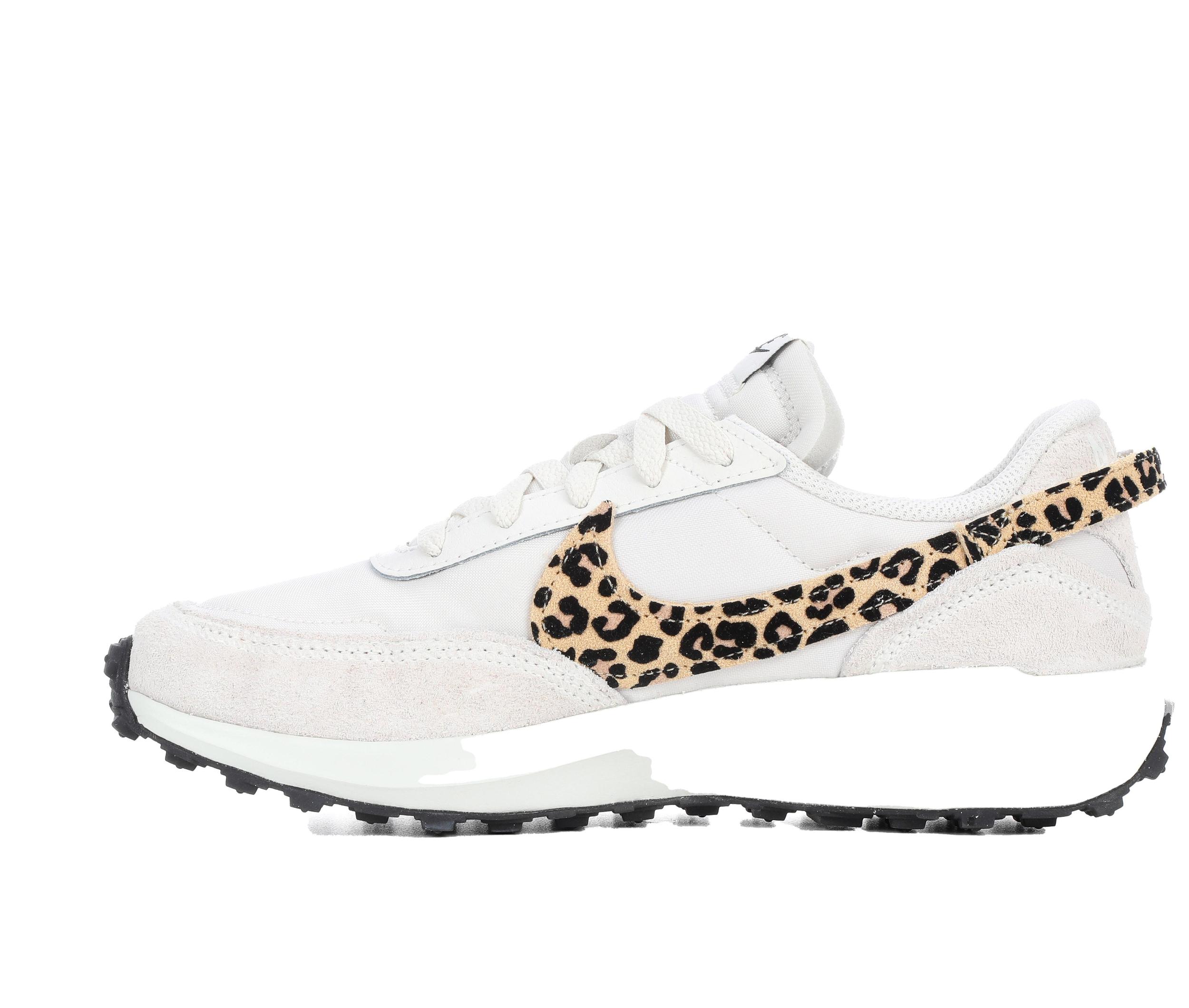 Women's Nike Waffle Debut Sneakers Product Image