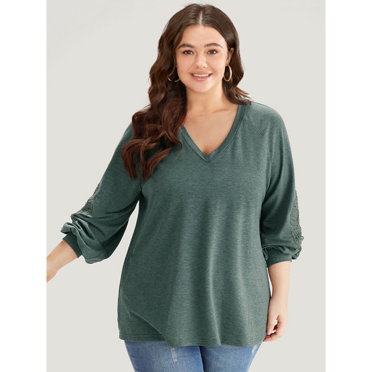 Plus Size Plain Guipure Lace V Neck Raglan Sleeve Sweatshirt Women Green Elegant Plain V-neck Dailywear Sweatshirts BloomChic 26/4X Product Image