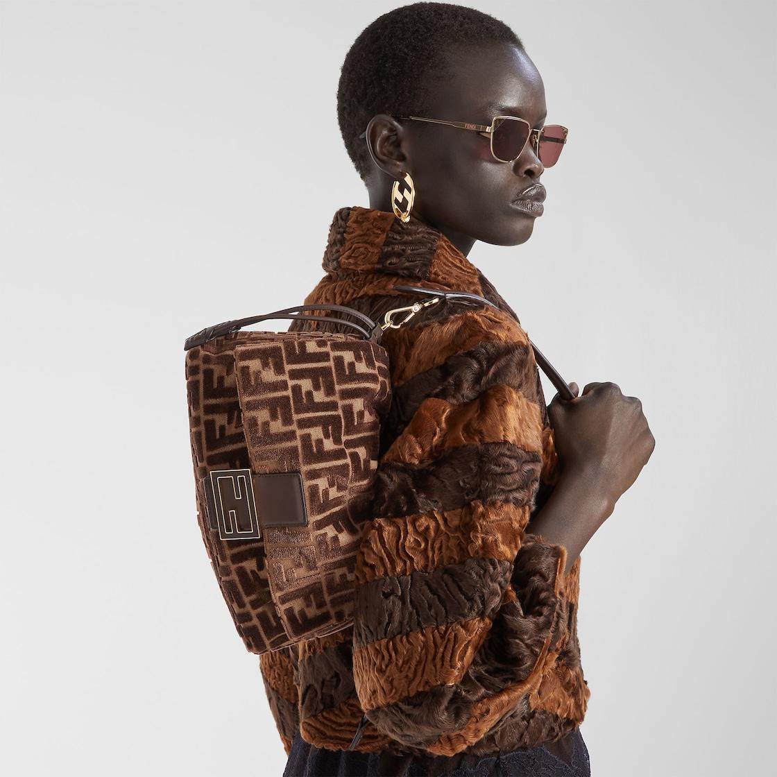 Fendi SignatureRose-gold metal sunglasses with sienna brown lenses Product Image