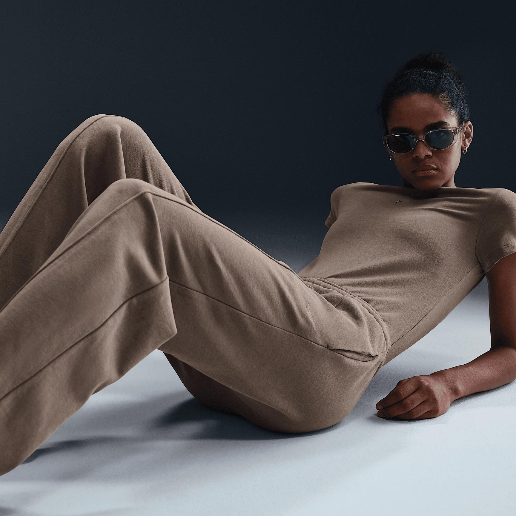 Nike Sportswear Chill Terry Women's Mid-Rise French Terry Open-Hem Sweatpants Product Image