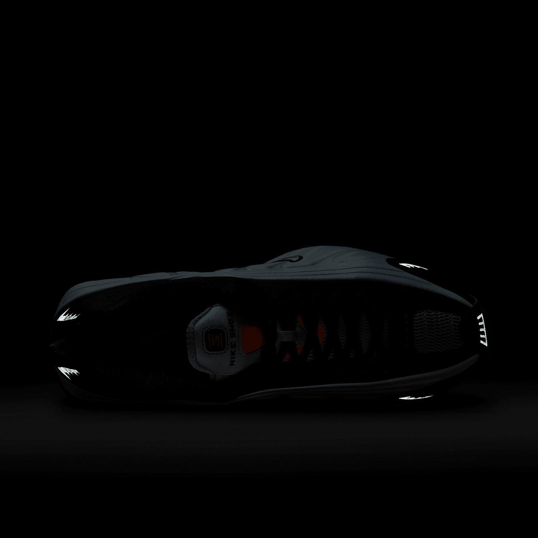 Nike Women's Shox R4 Shoes Product Image