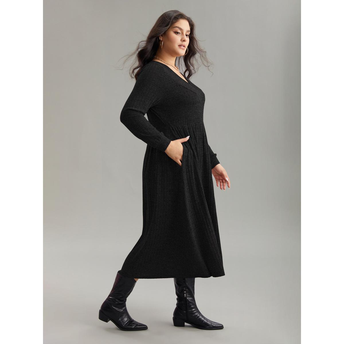 Plus Size Rib Knit Plain Plisse Long Sleeve Dress Black Women Leisure Rib Knit V-neck Long Sleeve Curvy Midi Dress BloomChic 18-20/2X Product Image