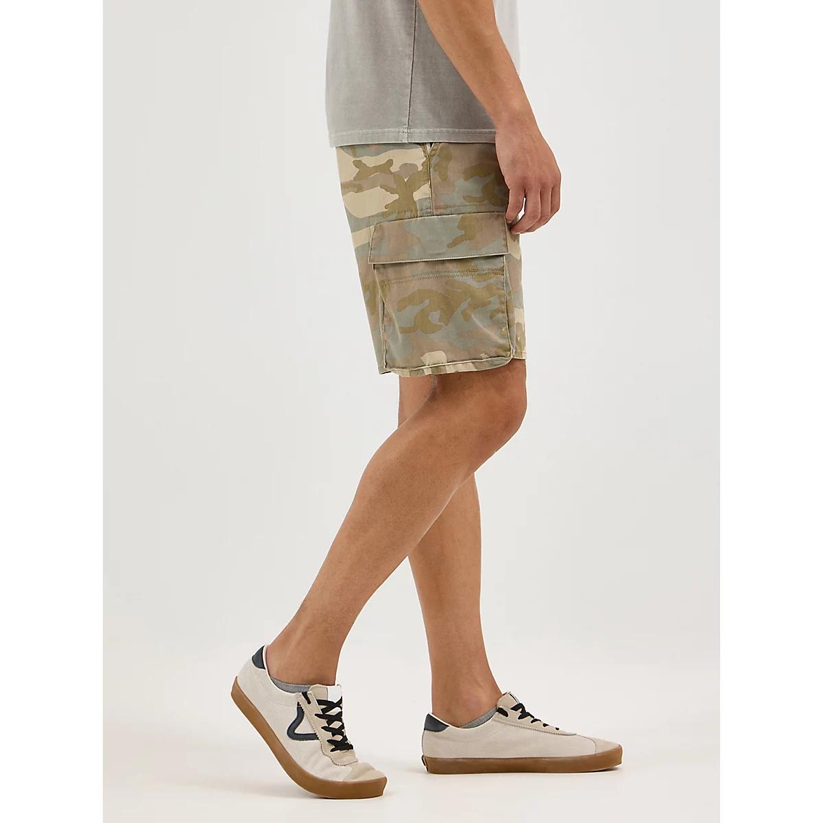 Men's Cargo Twill Short in Pine Product Image