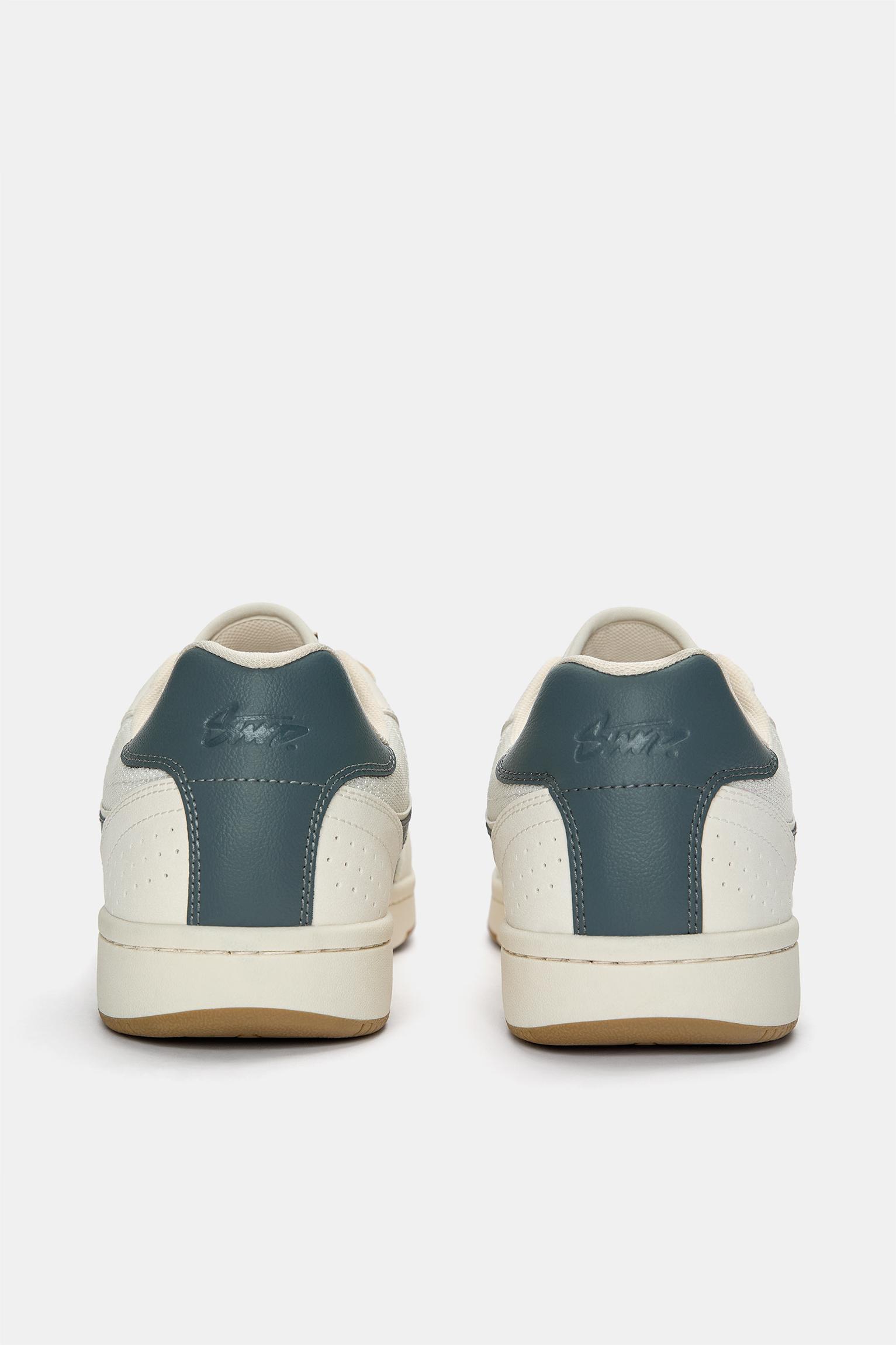 Retro multi-piece sneakers Product Image