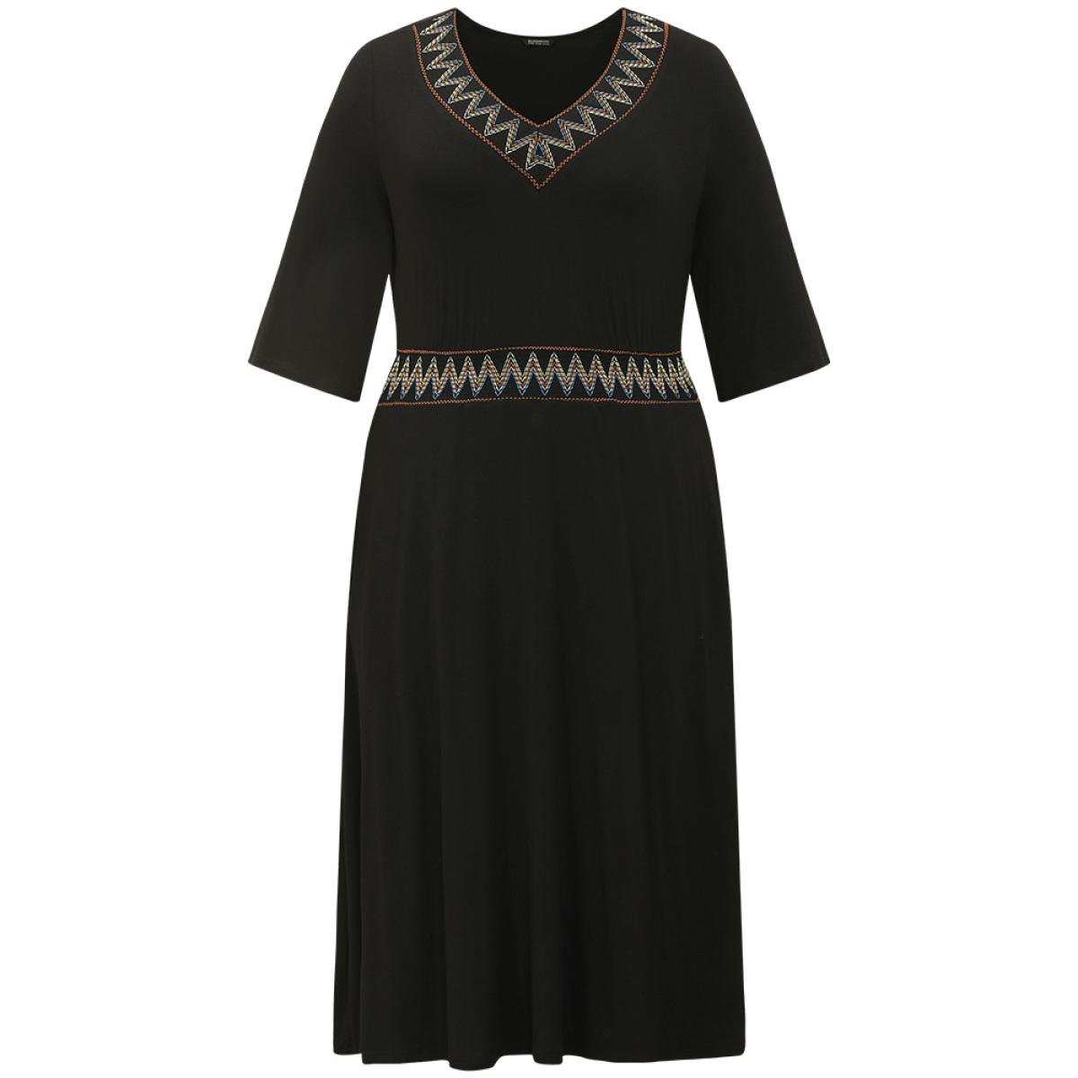 Plus Size Supersoft Essentials Geometric Contrast Webbing Dress Black Women Casual Plain V-neck Half Sleeve Curvy Midi Dress BloomChic 18-20/2X Product Image