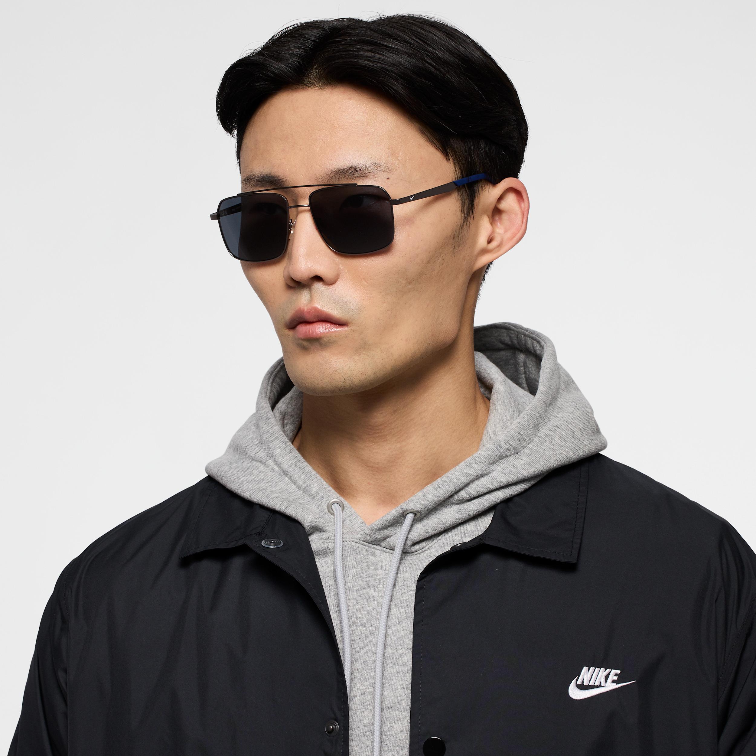 Nike Mens Traveler Strike Sunglasses | IB3676X-789 Product Image