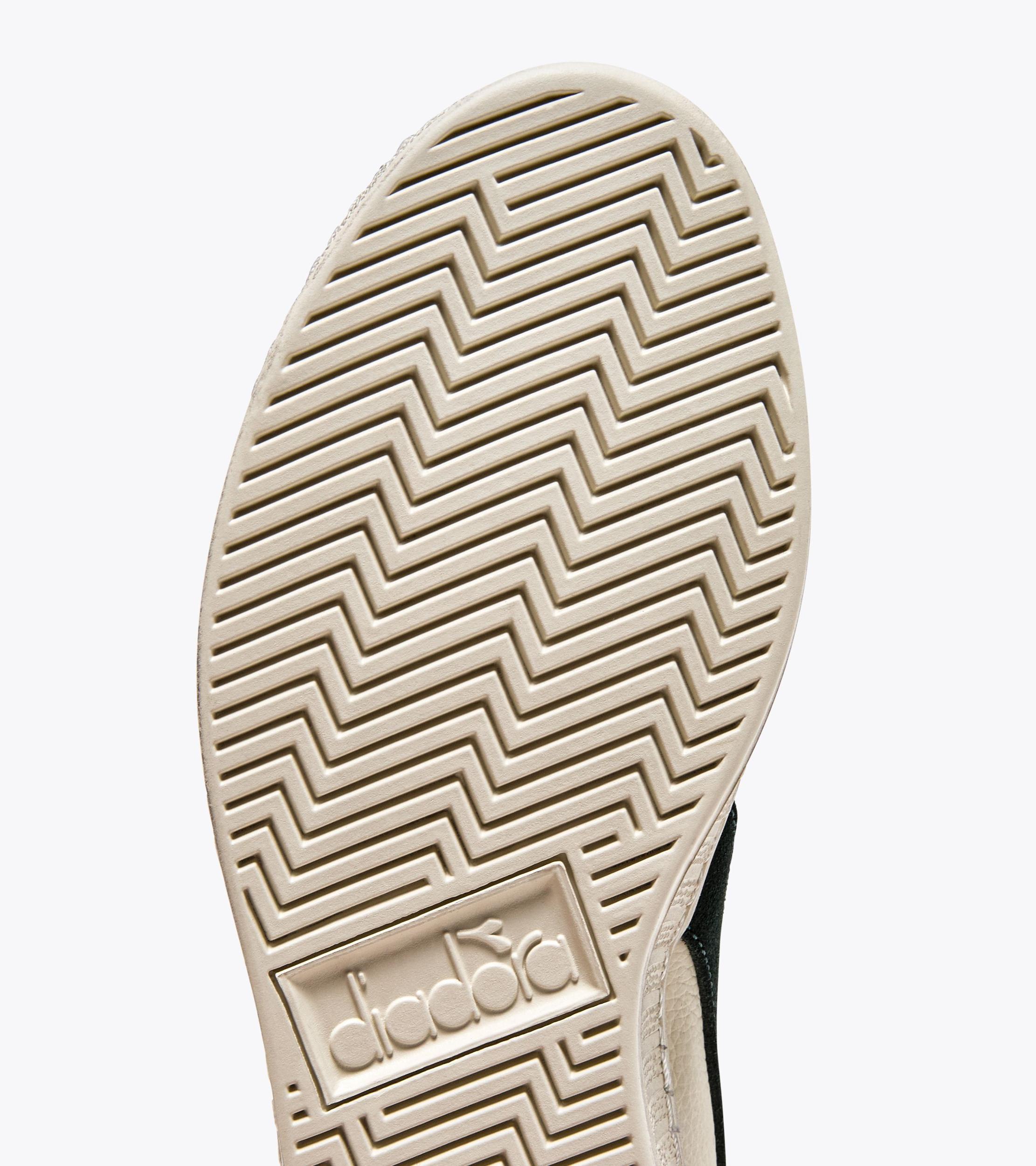 GAME L LOW WAXED SUEDE POP Product Image