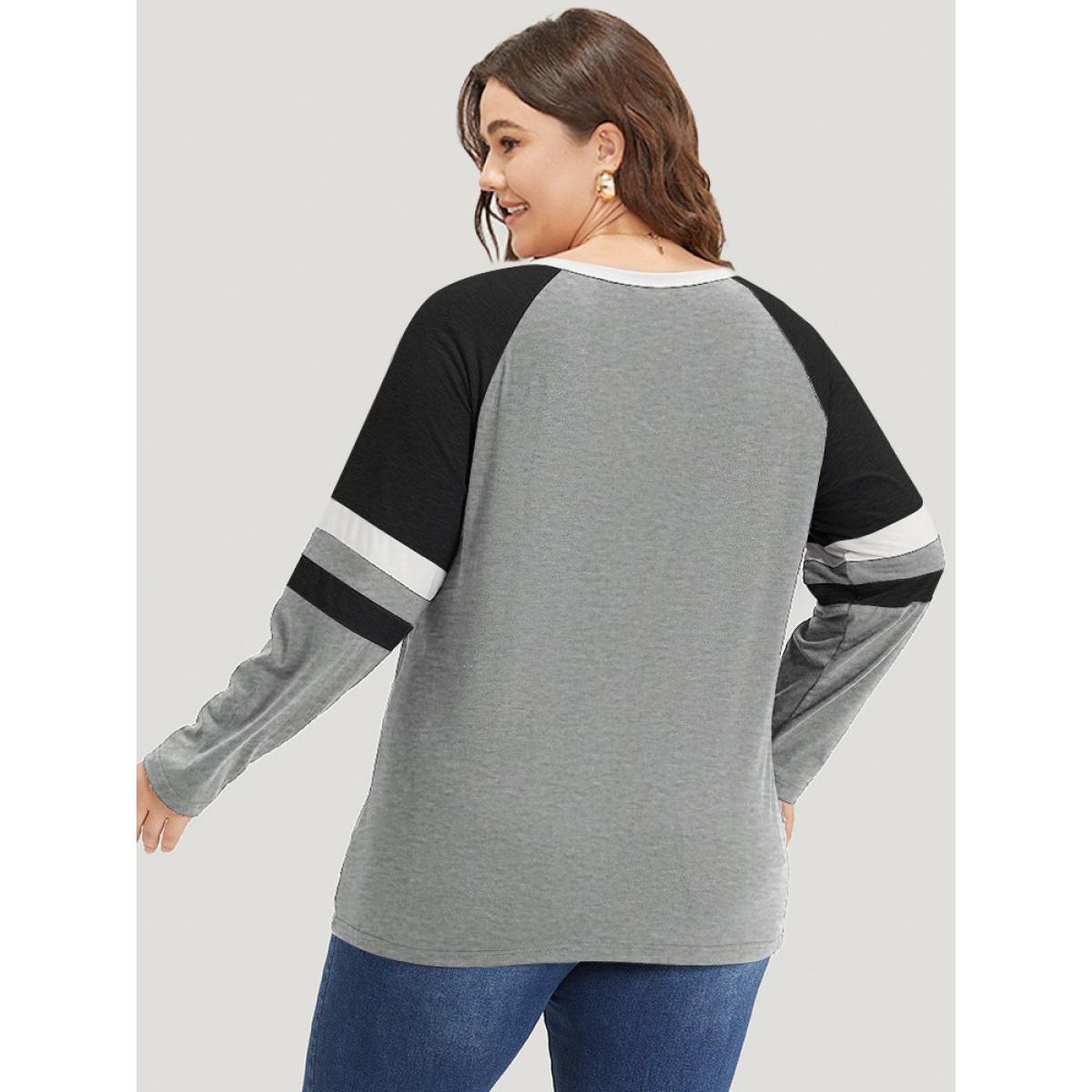 Plus Size Colorblock Contrast Notched Patchwork Raglan Sleeve T-shirt Gray Women Casual Contrast Striped Notched collar Dailywear T-shirts BloomChic 12/L Product Image
