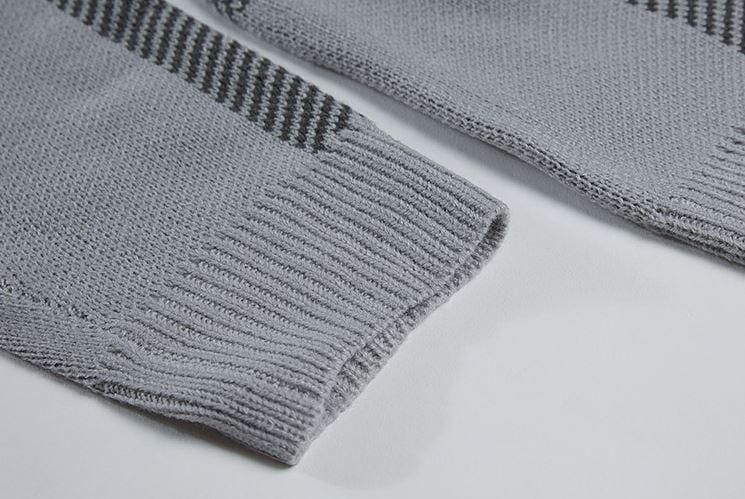 RT No. 3218 GRAY PLAID CARDIGAN Product Image