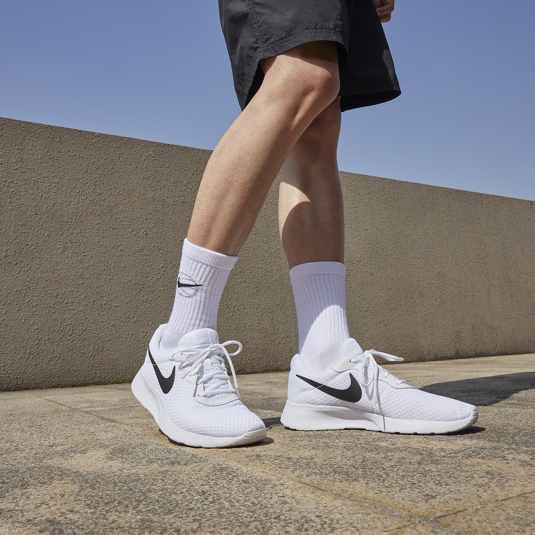 Nike Tanjun Men's Shoes Product Image