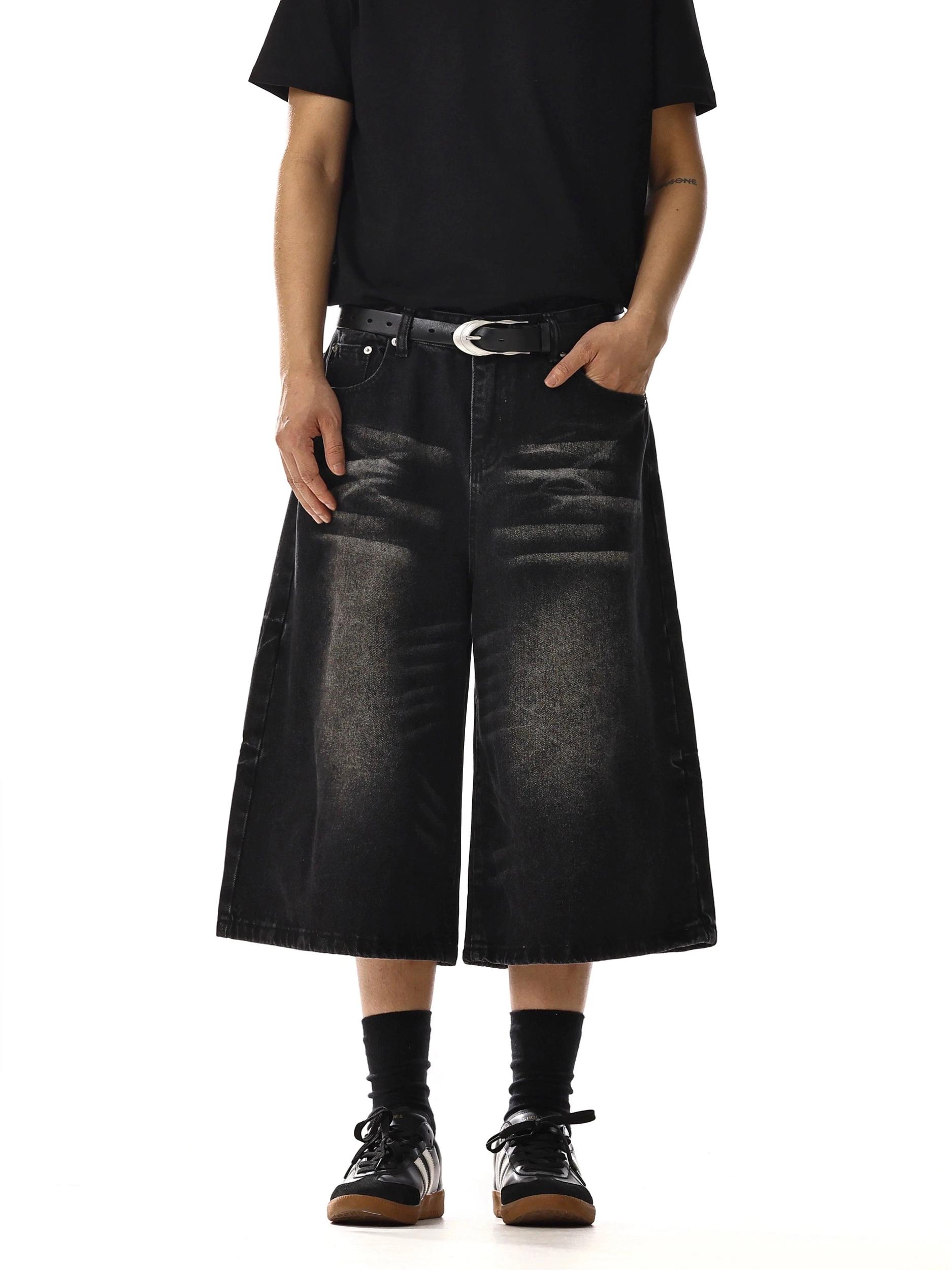 RT No. 18222 WASHED DENIM SHORTS Product Image