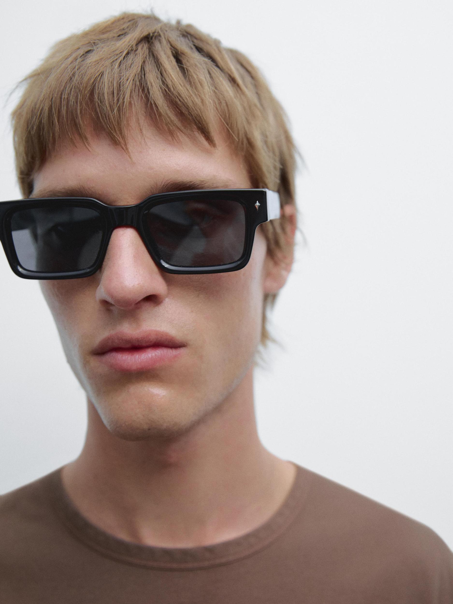 Distressed-effect short sleeve T-shirt Product Image