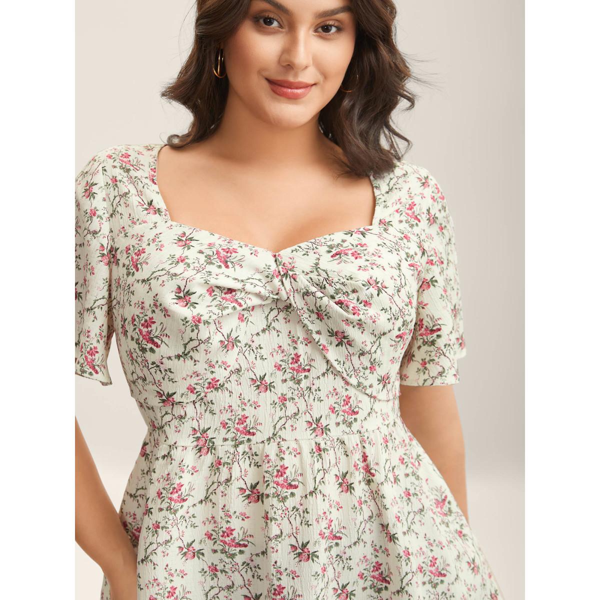 Plus Size Ivory Knotted Floral Print Flared Sleeve Blouse Women Timeless Short sleeve Heart neckline Elegant Blouses BloomChic 18-20/2X Product Image