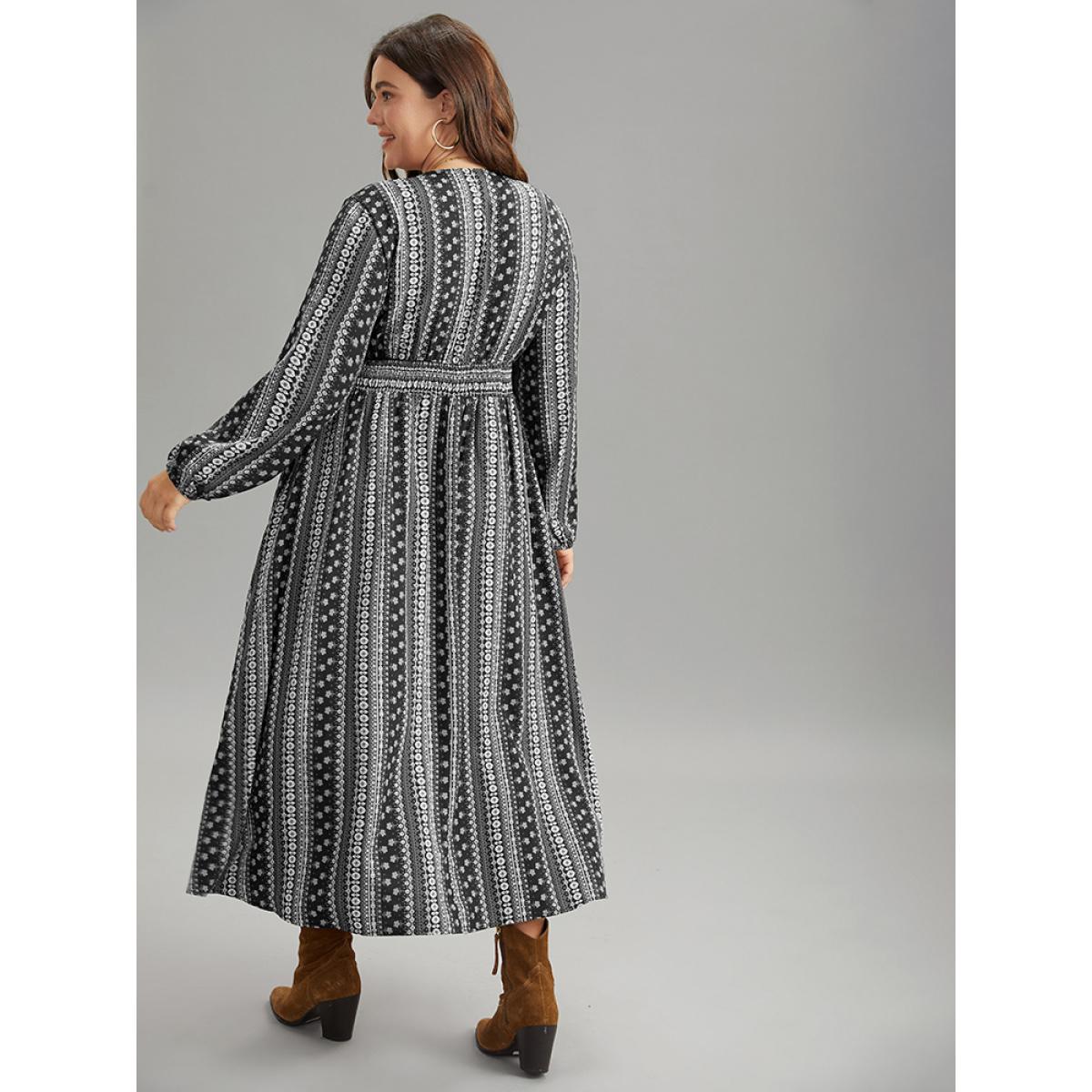 Plus Size Bandana Print Wrap Shirred Dress BlackFlower Women Resort Elastic cuffs V-neck Long Sleeve Curvy Midi Dress BloomChic 14-16/1X Product Image