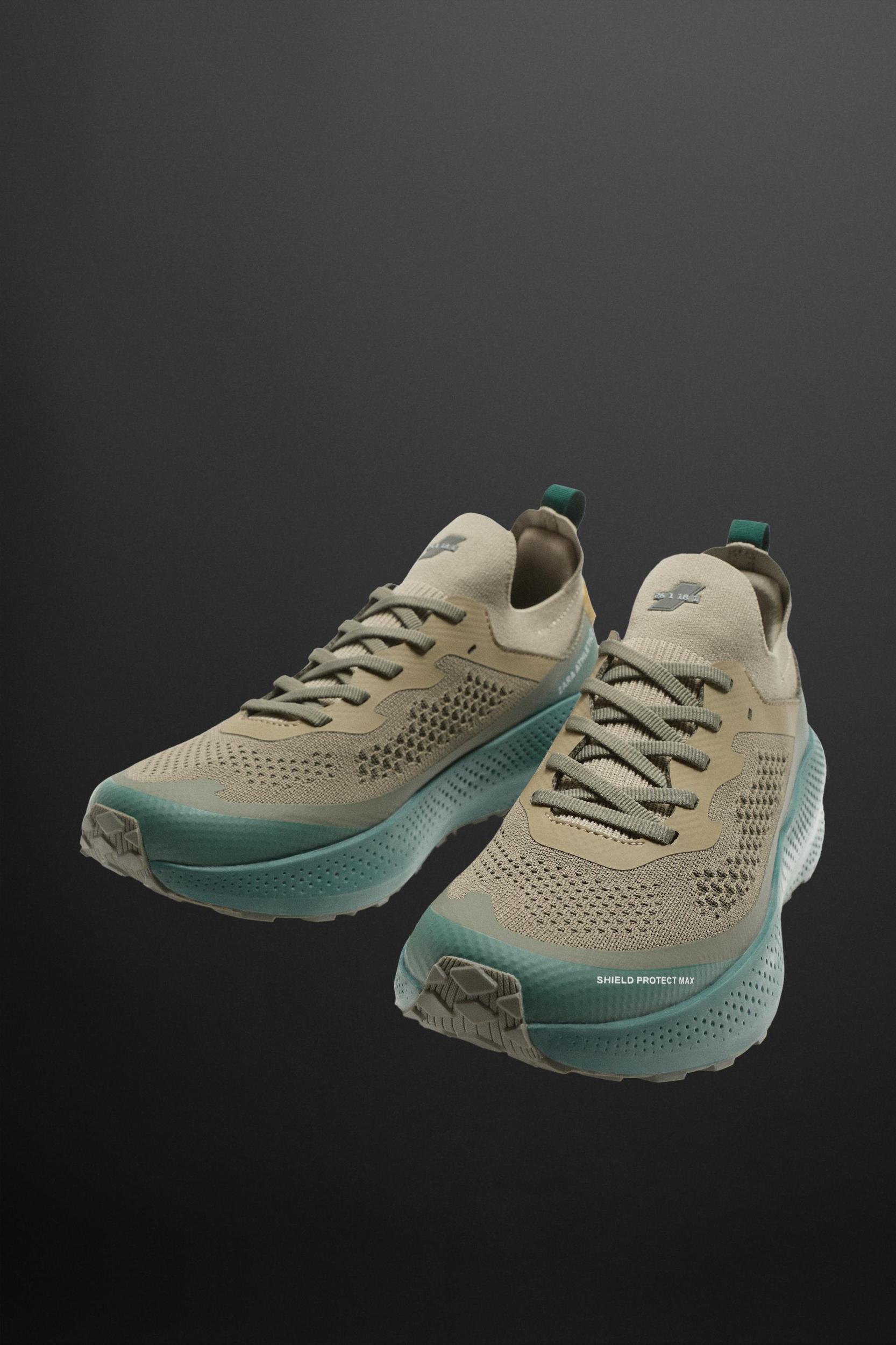 RUNNING SNEAKERS Product Image