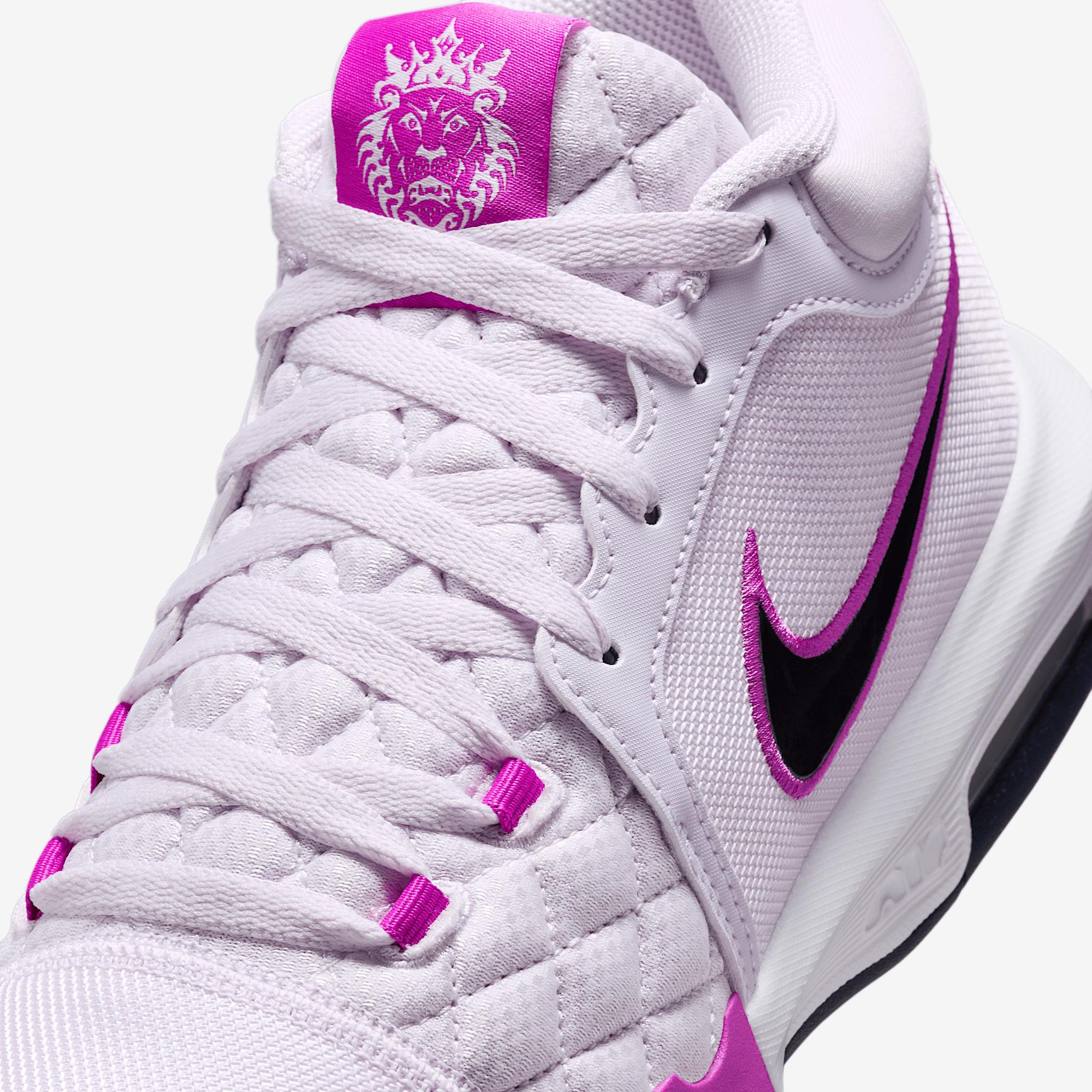 Nike Men's LeBron Witness VIII Basketball Shoes Product Image