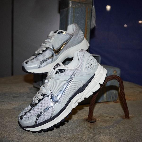 Womens Nike Zoom Vomero 5 Athletic Shoe - Photon Dust / Gridiron / Sail / Chrome Product Image