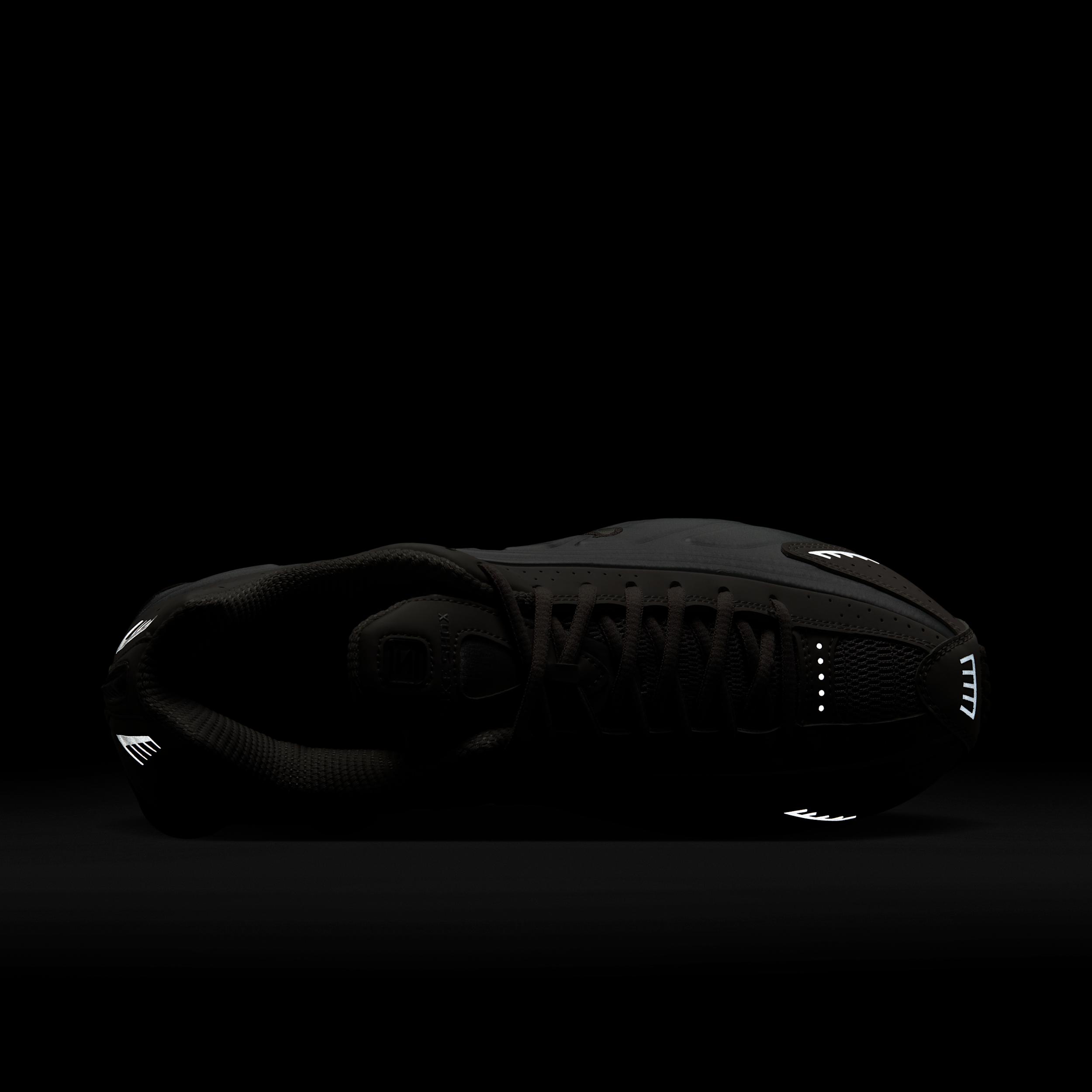 Nike Mens Shox R4 Shoes | HQ1988-400 Product Image