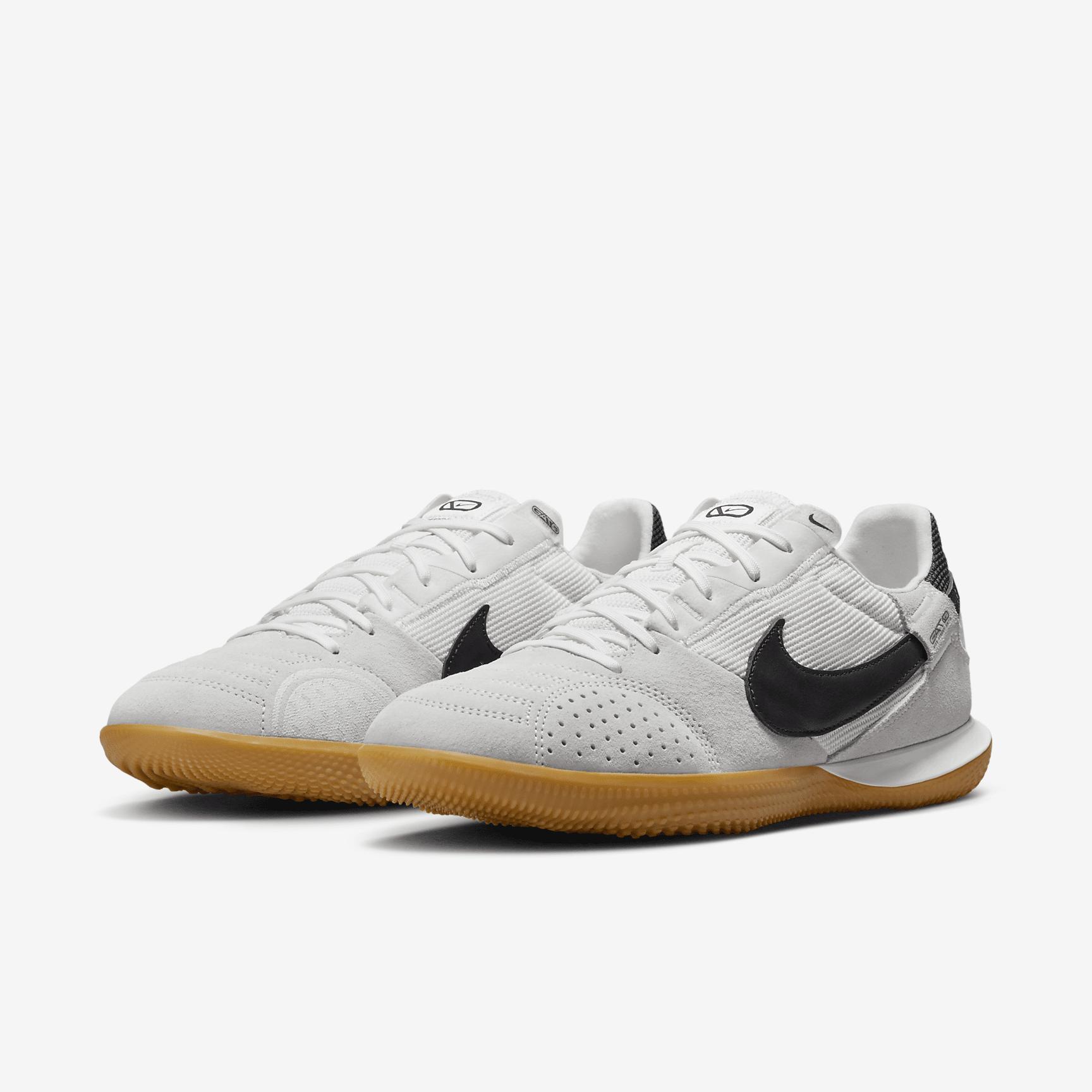 Nike Men's Streetgato Low-Top Soccer Shoes Product Image