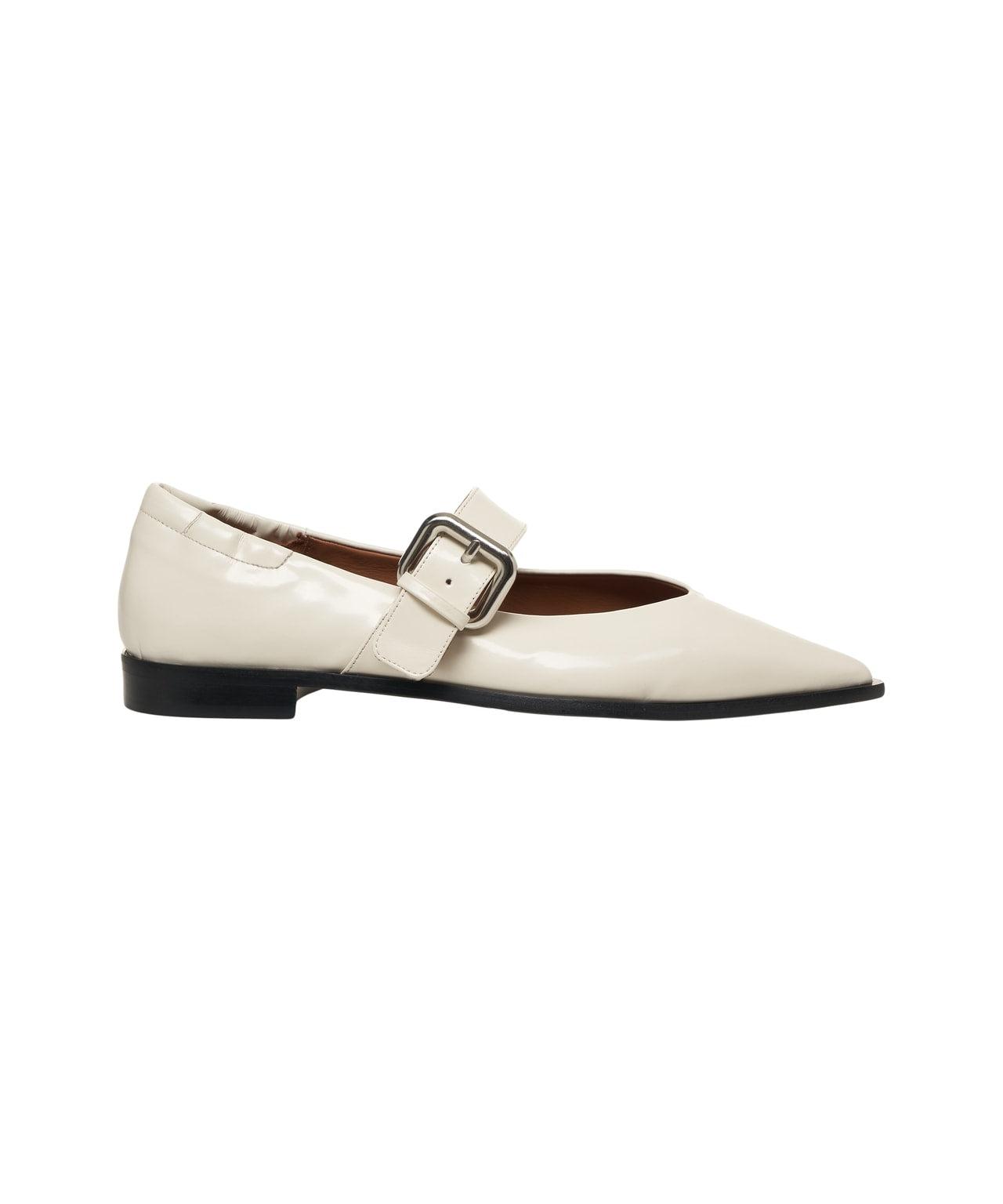 Ballet flats with strap Product Image