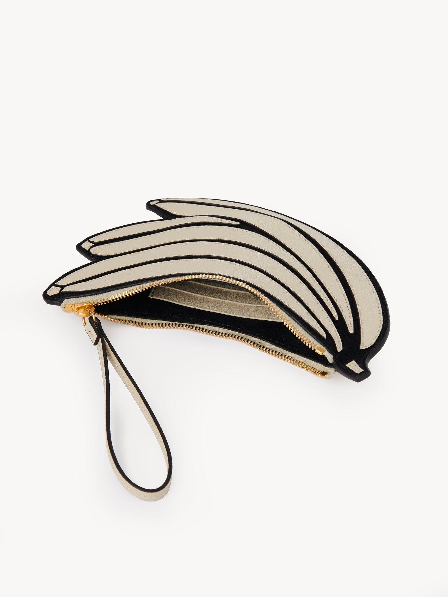 Banana flat pouch in grained leather Product Image