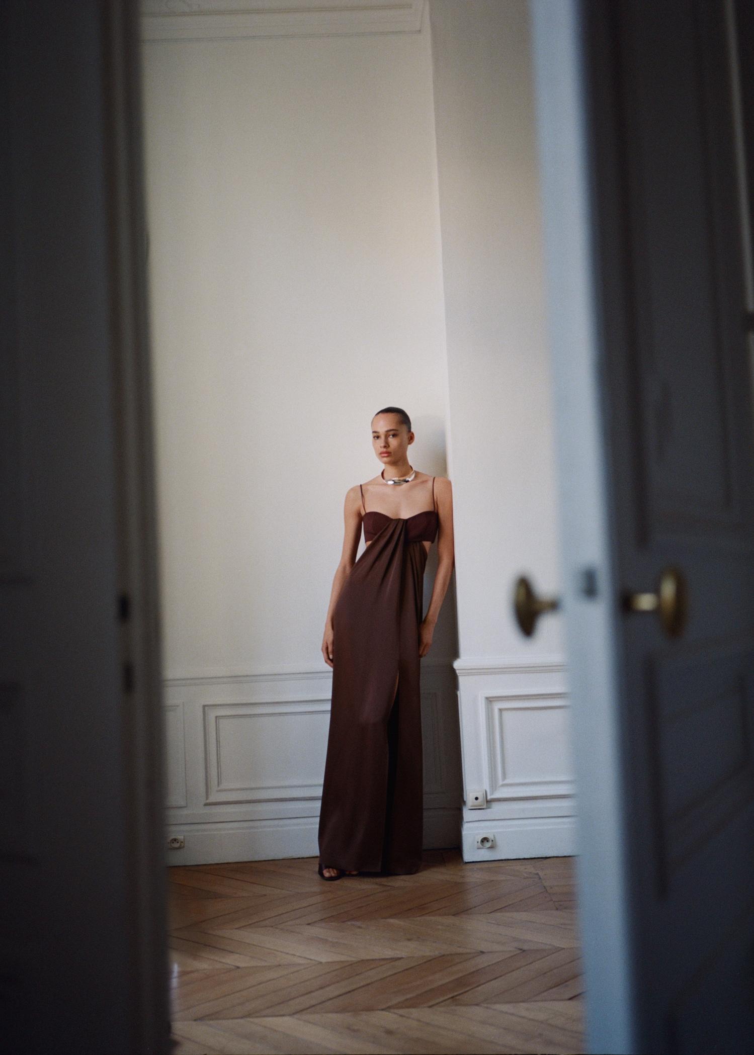 Rigid twisted collar - Women | MANGO USA Product Image