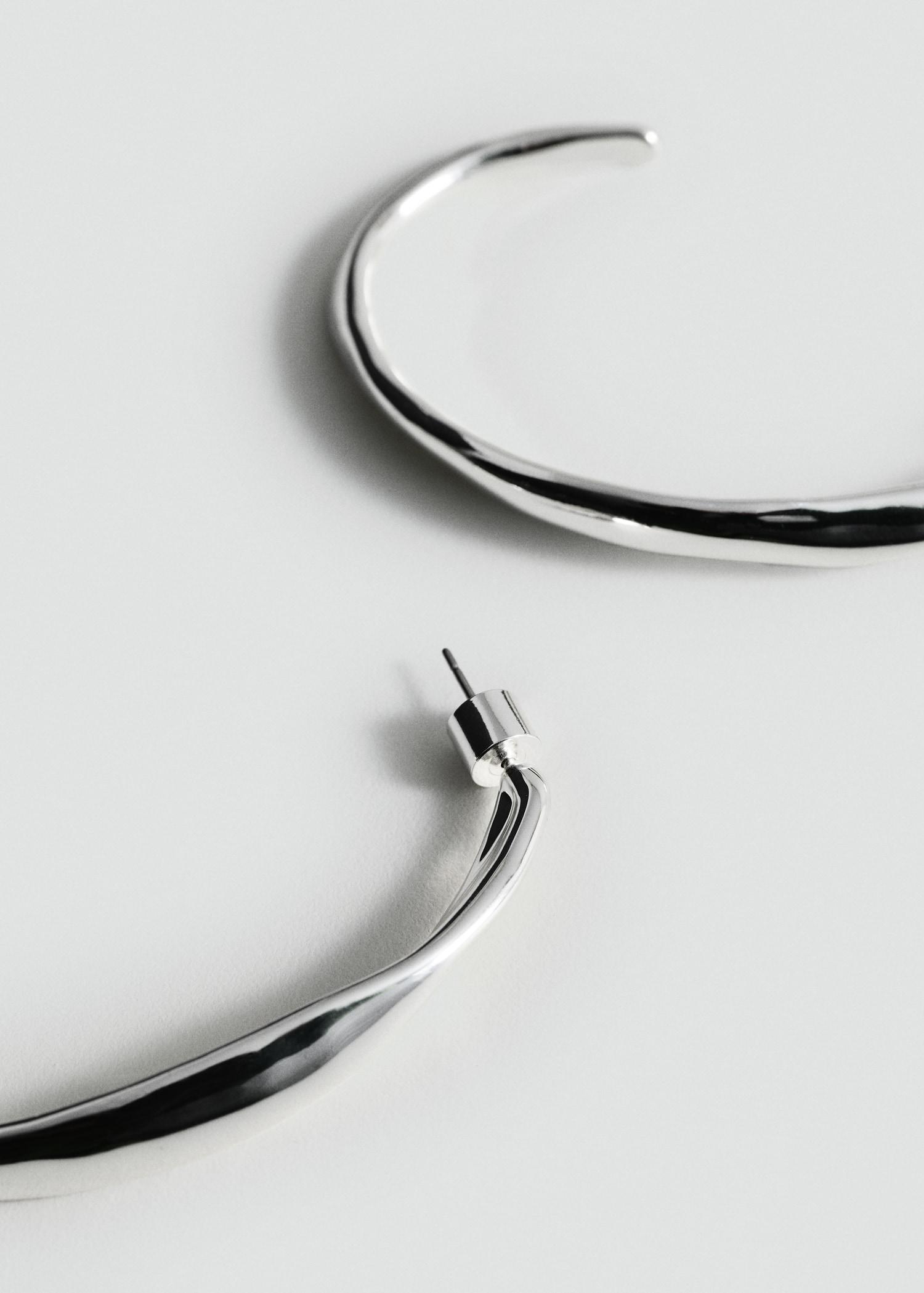 Twisted hoop earrings - Women | MANGO USA Product Image