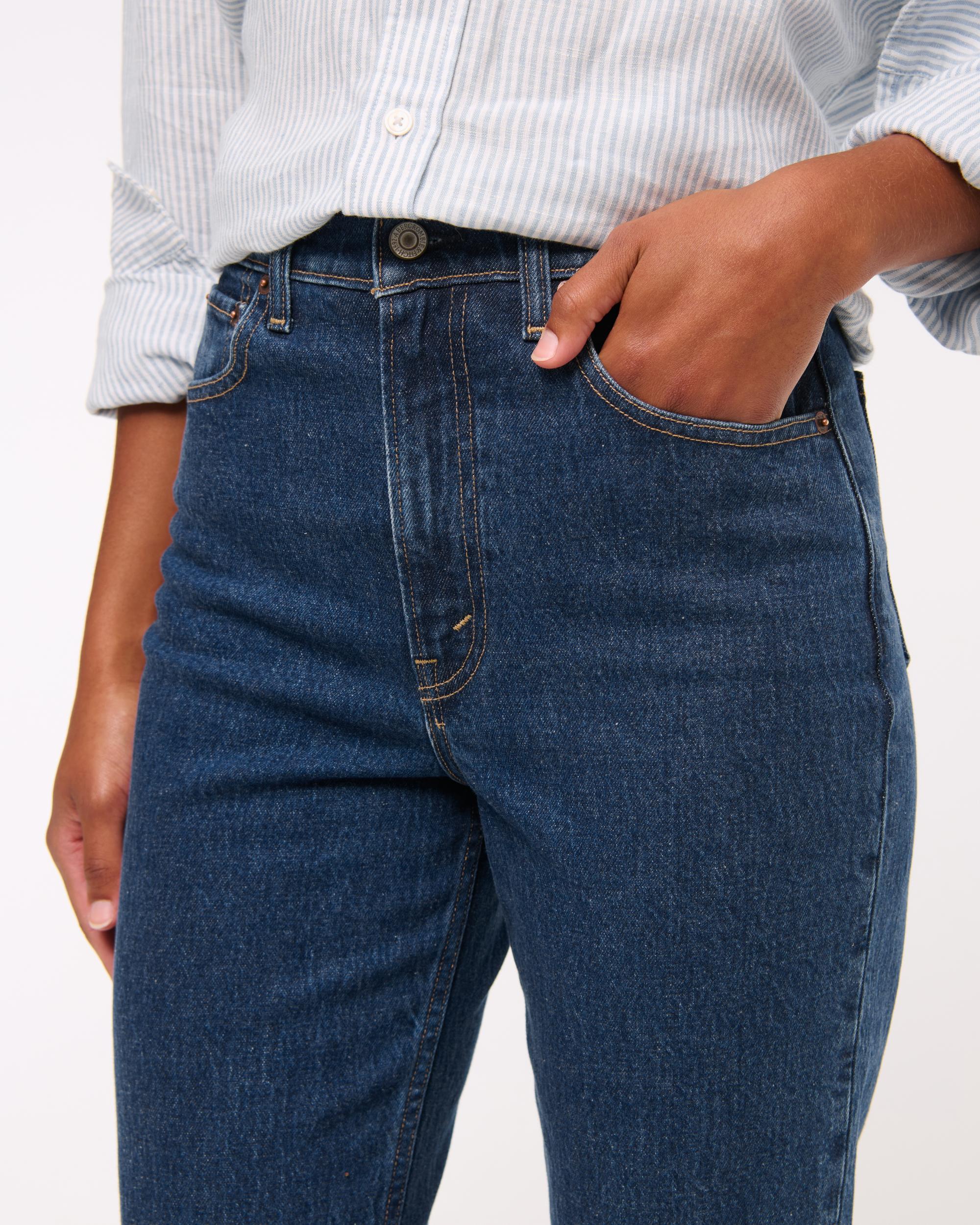Curve Love Ultra High Rise 90s Straight Jean Product Image