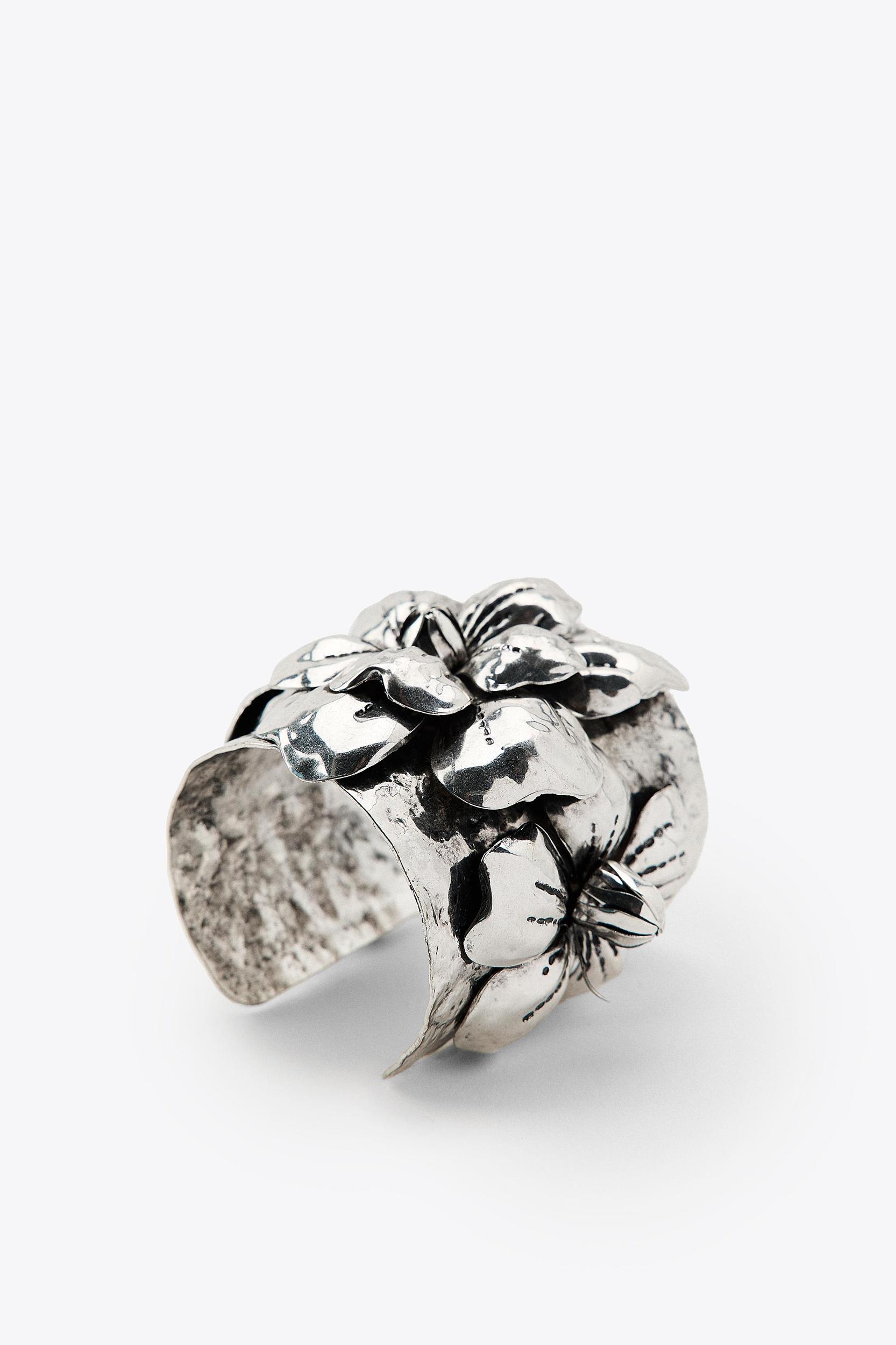 RIGID FLOWER BRACELET Product Image