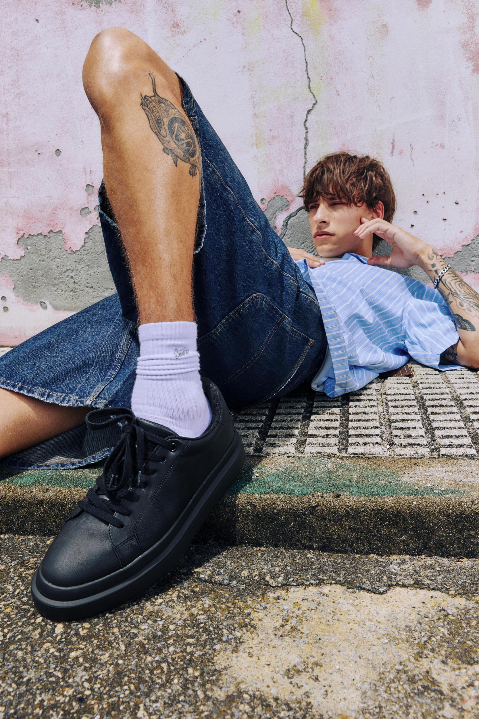 Chunky sole sneakers Product Image