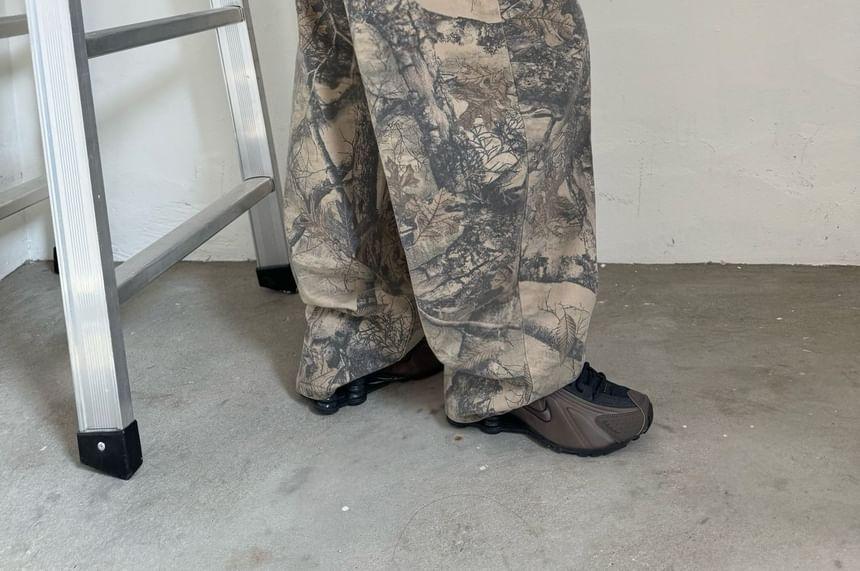 Low-Waist Camo Print Balloon Jeans Product Image